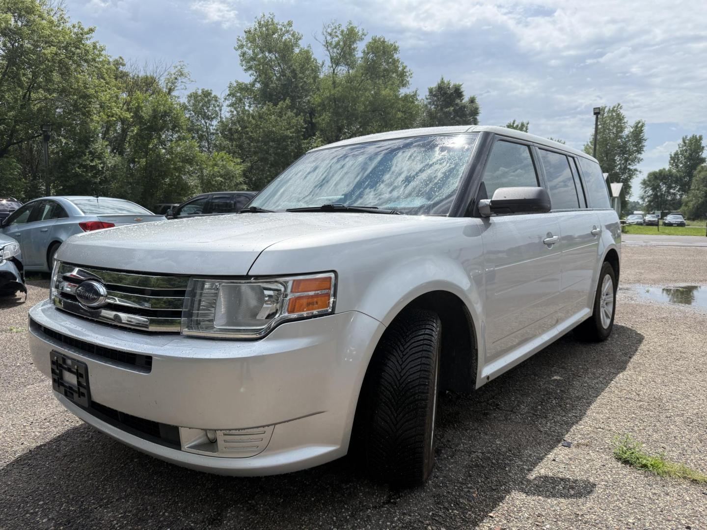 2010 Ford Flex SE FWD (2FMGK5BCXAB) with an 3.5L V6 DOHC 24V engine, 6-Speed Automatic Overdrive transmission, located at 17255 hwy 65 NE, Ham Lake, MN, 55304, 0.000000, 0.000000 - Photo#0