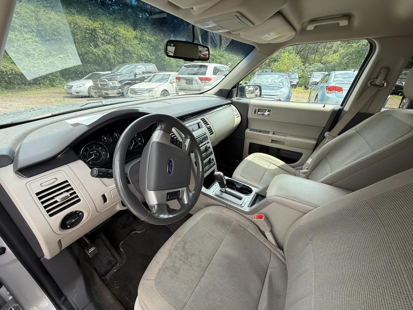 2010 Ford Flex SE FWD (2FMGK5BCXAB) with an 3.5L V6 DOHC 24V engine, 6-Speed Automatic Overdrive transmission, located at 17255 hwy 65 NE, Ham Lake, MN, 55304, 0.000000, 0.000000 - Photo#9