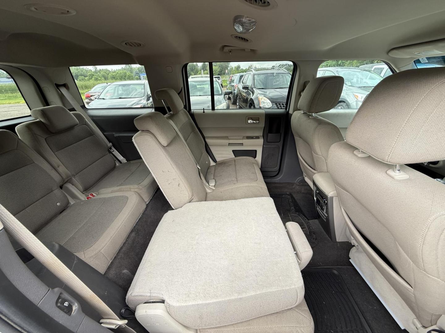 2010 Ford Flex SE FWD (2FMGK5BCXAB) with an 3.5L V6 DOHC 24V engine, 6-Speed Automatic Overdrive transmission, located at 17255 hwy 65 NE, Ham Lake, MN, 55304, 0.000000, 0.000000 - Photo#13
