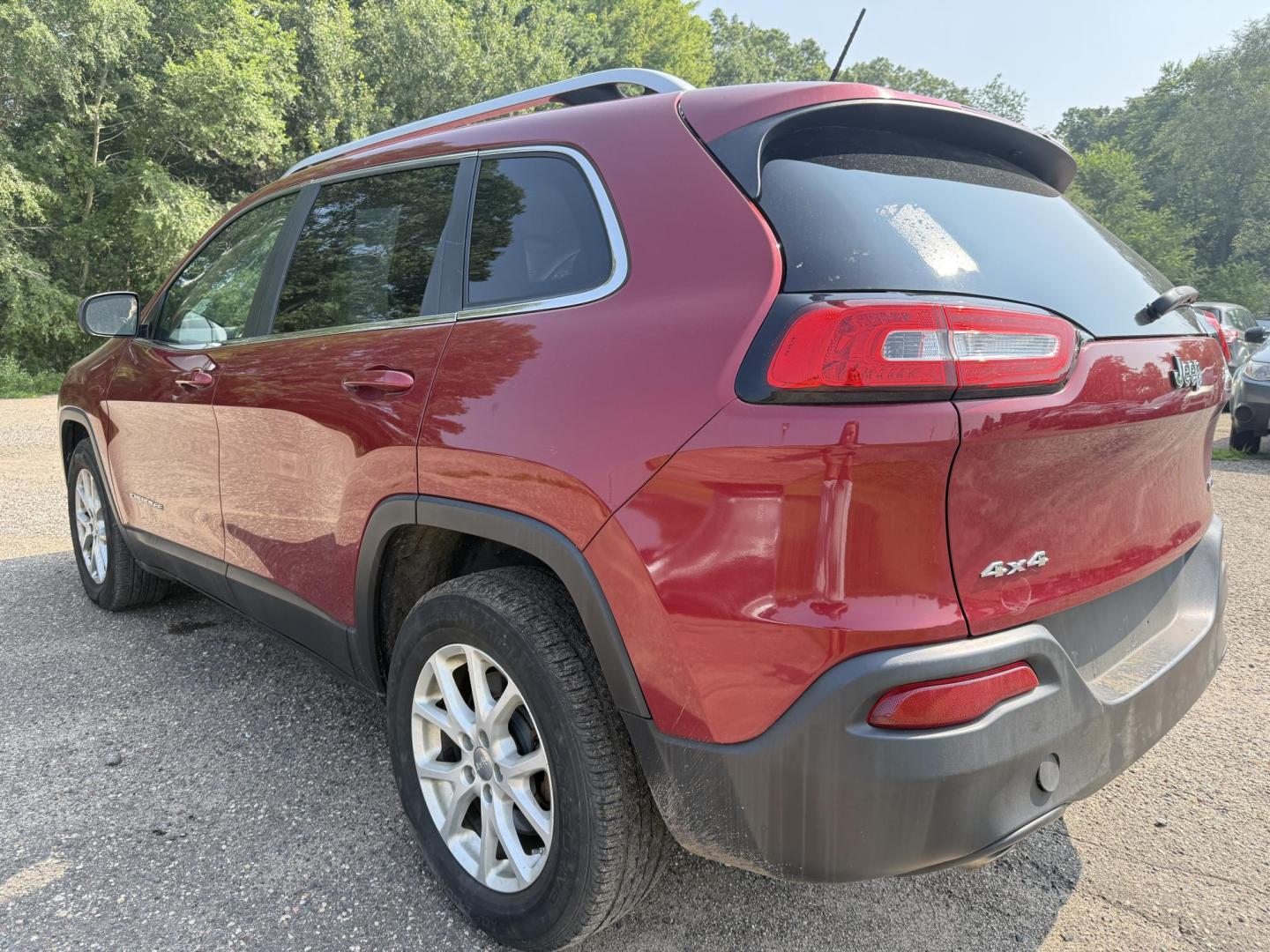 2014 Jeep Cherokee Latitude 4WD (1C4PJMCS1EW) with an 3.2L V6 DOHC 24V engine, 9-Speed Automatic transmission, located at 17255 hwy 65 NE, Ham Lake, MN, 55304, 0.000000, 0.000000 - Photo#2