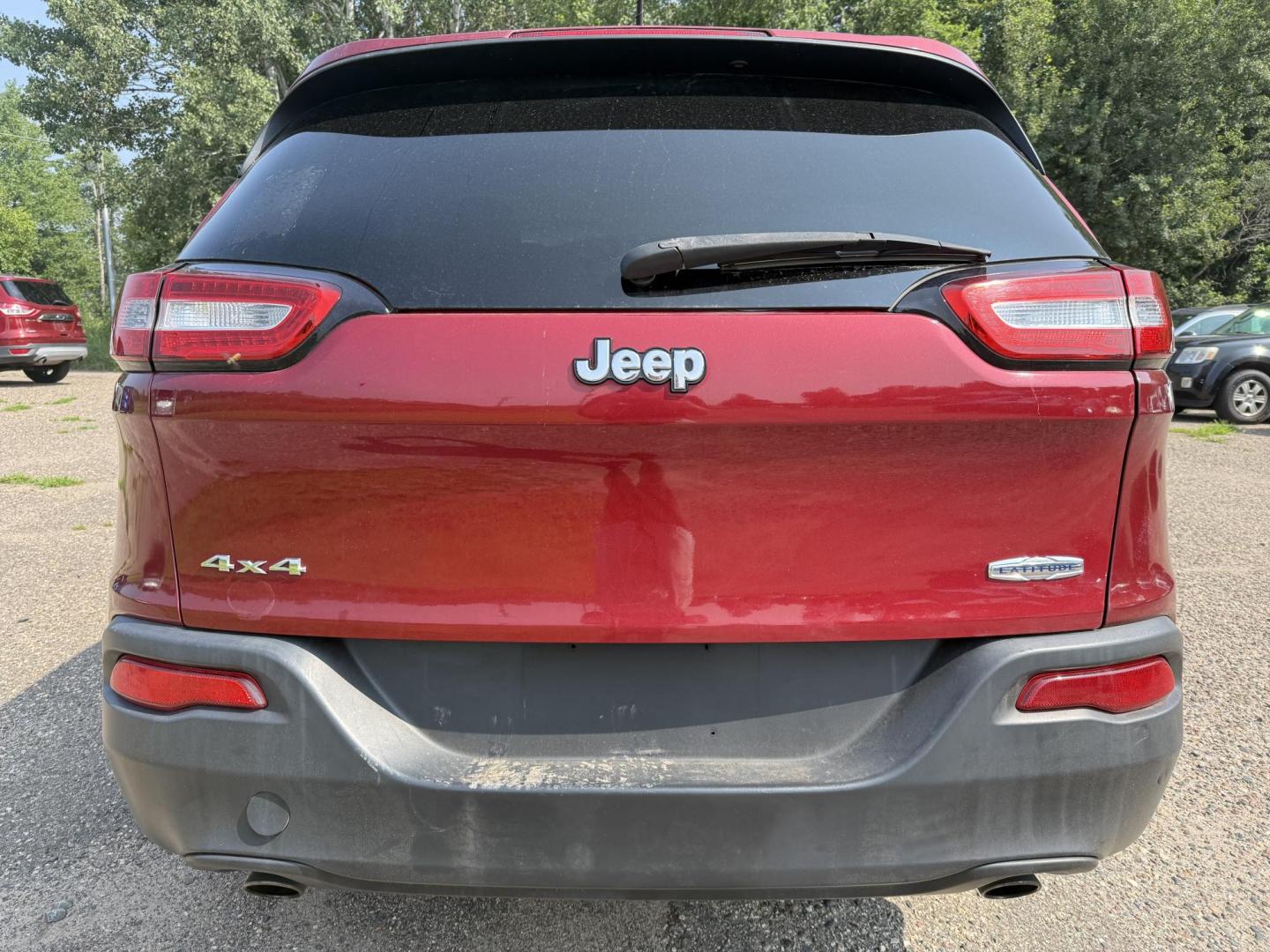 2014 Jeep Cherokee Latitude 4WD (1C4PJMCS1EW) with an 3.2L V6 DOHC 24V engine, 9-Speed Automatic transmission, located at 17255 hwy 65 NE, Ham Lake, MN, 55304, 0.000000, 0.000000 - Photo#3