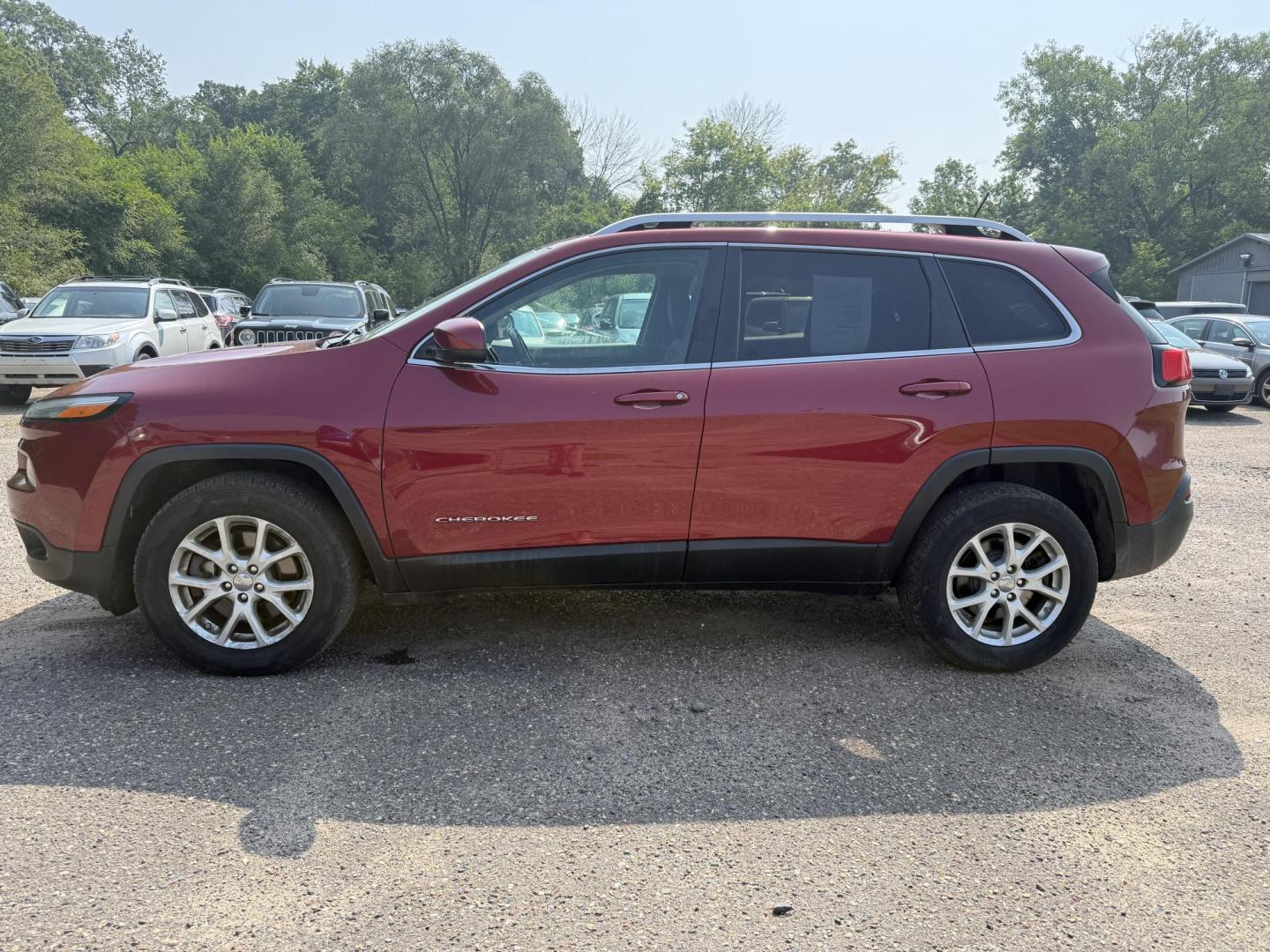 2014 Jeep Cherokee Latitude 4WD (1C4PJMCS1EW) with an 3.2L V6 DOHC 24V engine, 9-Speed Automatic transmission, located at 17255 hwy 65 NE, Ham Lake, MN, 55304, 0.000000, 0.000000 - Photo#1