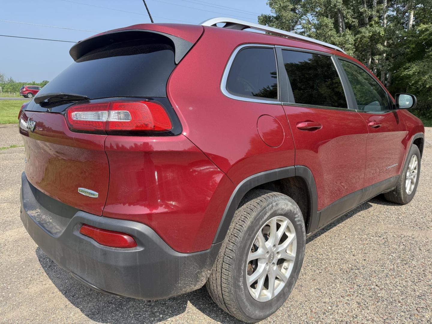 2014 Jeep Cherokee Latitude 4WD (1C4PJMCS1EW) with an 3.2L V6 DOHC 24V engine, 9-Speed Automatic transmission, located at 17255 hwy 65 NE, Ham Lake, MN, 55304, 0.000000, 0.000000 - Photo#4