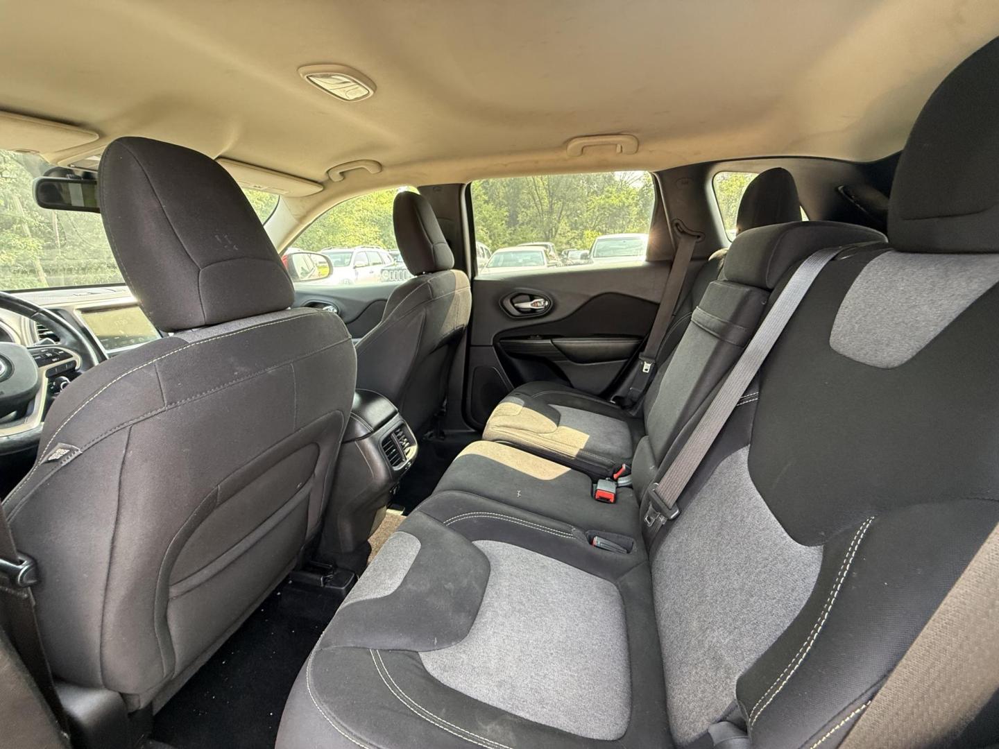 2014 Jeep Cherokee Latitude 4WD (1C4PJMCS1EW) with an 3.2L V6 DOHC 24V engine, 9-Speed Automatic transmission, located at 17255 hwy 65 NE, Ham Lake, MN, 55304, 0.000000, 0.000000 - Photo#11