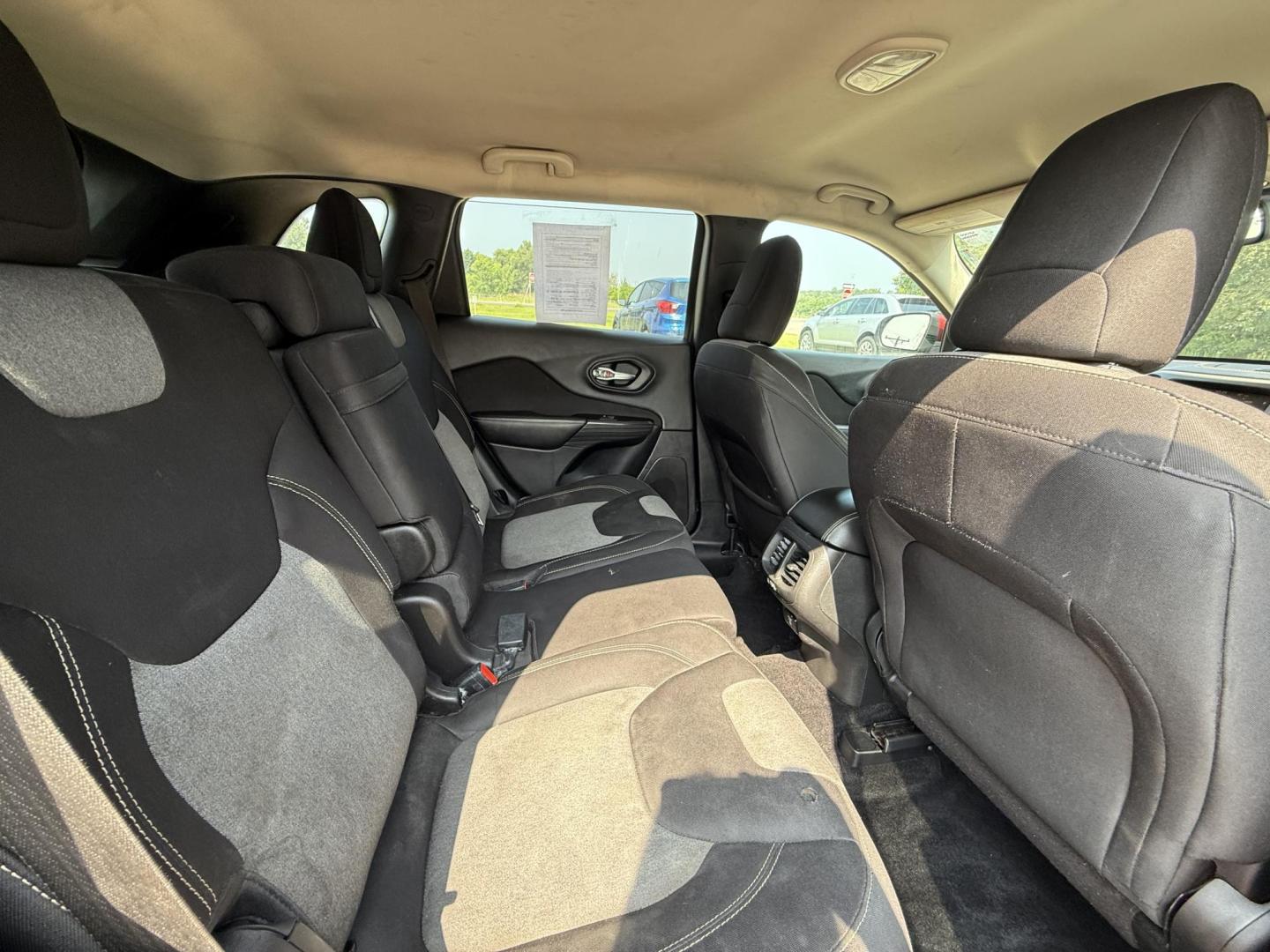 2014 Jeep Cherokee Latitude 4WD (1C4PJMCS1EW) with an 3.2L V6 DOHC 24V engine, 9-Speed Automatic transmission, located at 17255 hwy 65 NE, Ham Lake, MN, 55304, 0.000000, 0.000000 - Photo#13