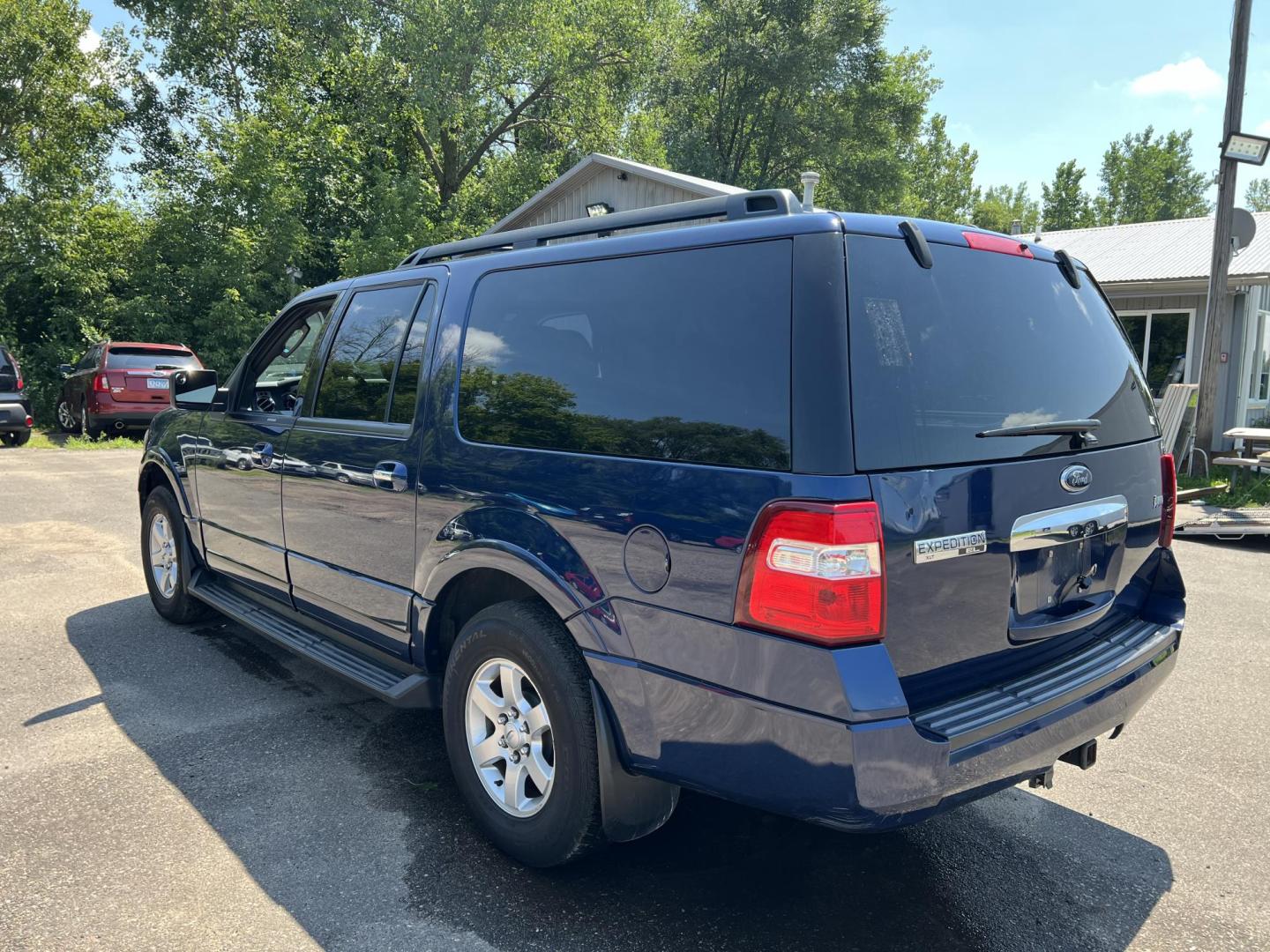 2009 Ford Expedition EL XLT 4WD (1FMFK16589L) with an 5.4L V8 SOHC 16V engine, 6-Speed Automatic transmission, located at 17255 hwy 65 NE, Ham Lake, MN, 55304, 0.000000, 0.000000 - Photo#6