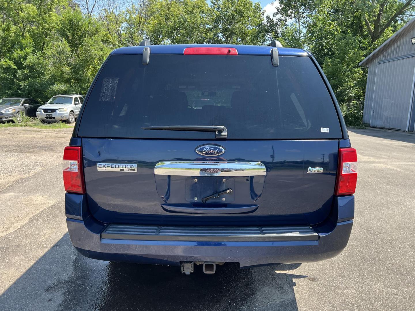 2009 Ford Expedition EL XLT 4WD (1FMFK16589L) with an 5.4L V8 SOHC 16V engine, 6-Speed Automatic transmission, located at 17255 hwy 65 NE, Ham Lake, MN, 55304, 0.000000, 0.000000 - Photo#5