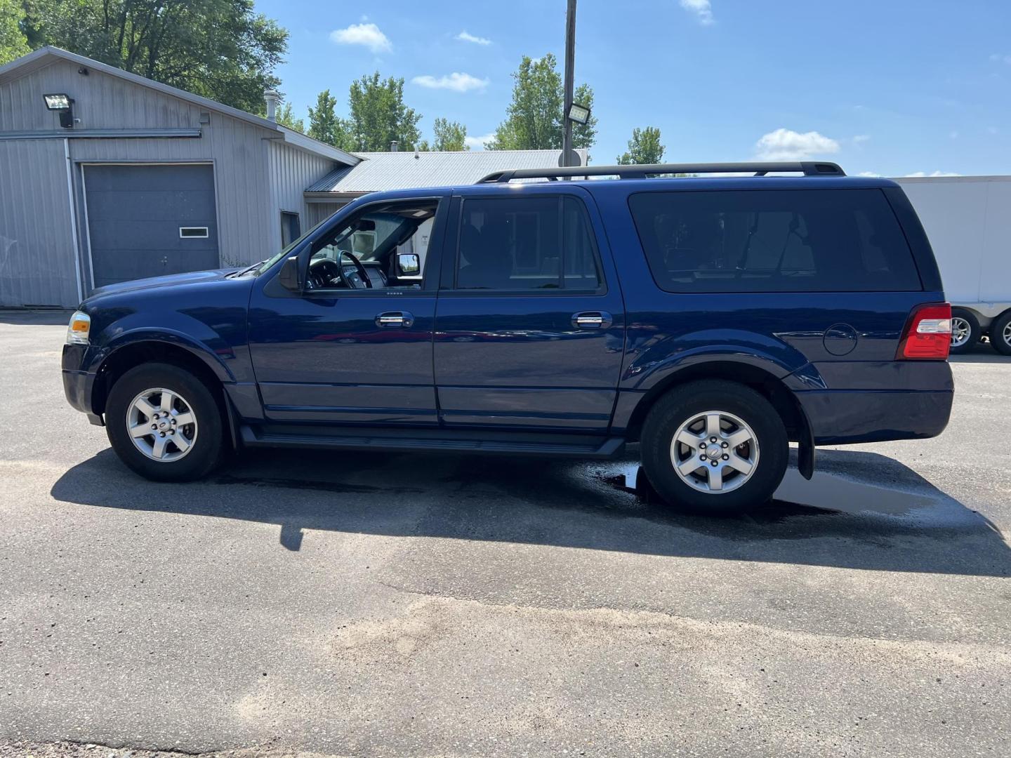 2009 Ford Expedition EL XLT 4WD (1FMFK16589L) with an 5.4L V8 SOHC 16V engine, 6-Speed Automatic transmission, located at 17255 hwy 65 NE, Ham Lake, MN, 55304, 0.000000, 0.000000 - Photo#7