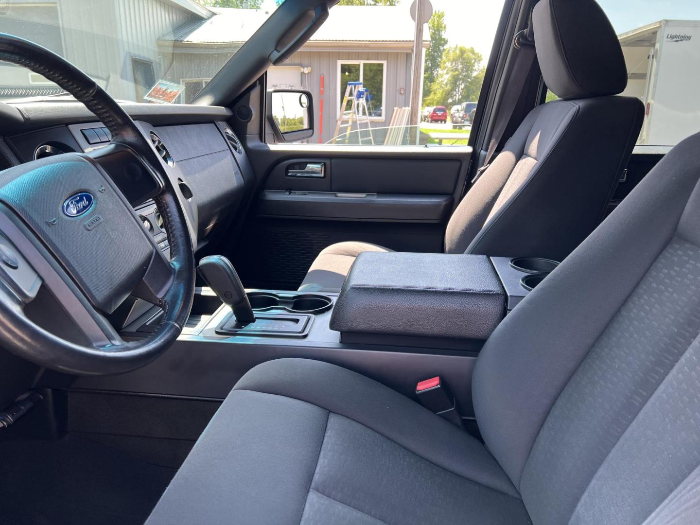 2009 Ford Expedition EL XLT 4WD (1FMFK16589L) with an 5.4L V8 SOHC 16V engine, 6-Speed Automatic transmission, located at 17255 hwy 65 NE, Ham Lake, MN, 55304, 0.000000, 0.000000 - Photo#9