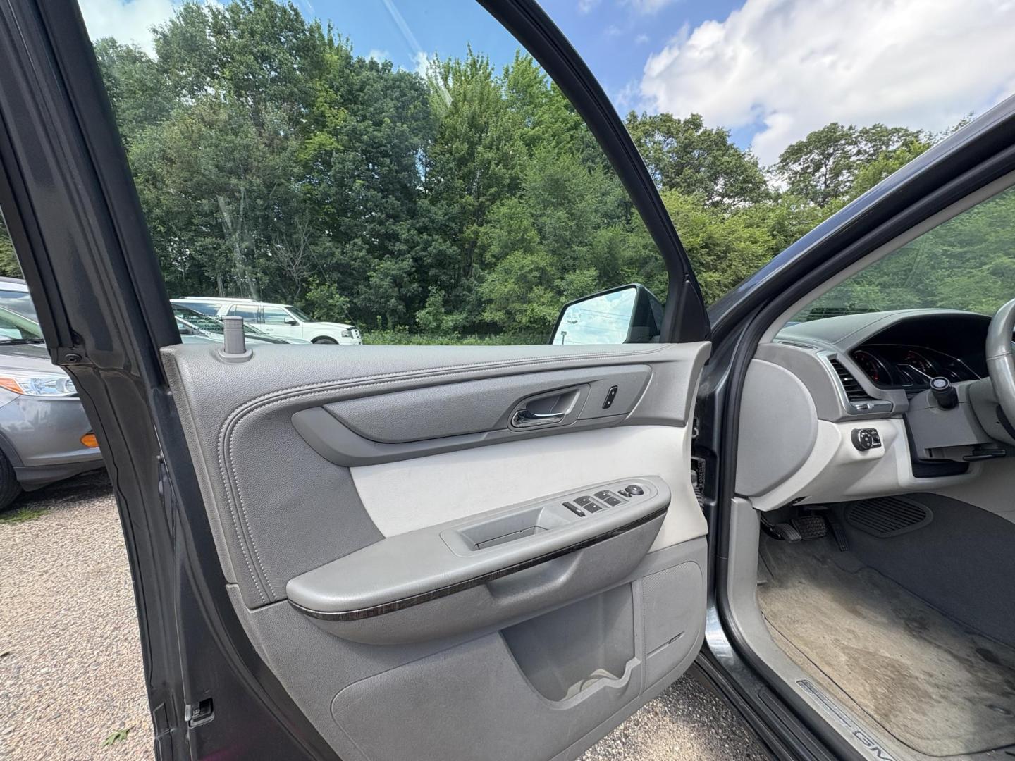 2013 GMC Acadia SLT-1 AWD (1GKKVRKD3DJ) with an 3.6L V6 DOHC 24V engine, 6-Speed Automatic transmission, located at 17255 hwy 65 NE, Ham Lake, MN, 55304, 0.000000, 0.000000 - Photo#8