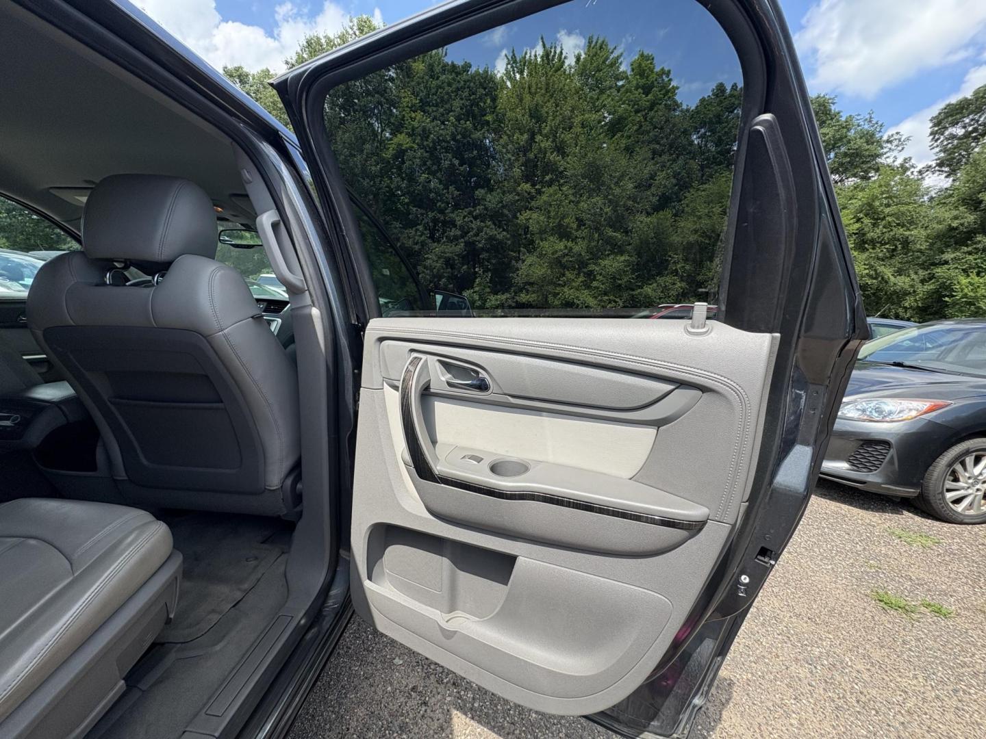 2013 GMC Acadia SLT-1 AWD (1GKKVRKD3DJ) with an 3.6L V6 DOHC 24V engine, 6-Speed Automatic transmission, located at 17255 hwy 65 NE, Ham Lake, MN, 55304, 0.000000, 0.000000 - Photo#12