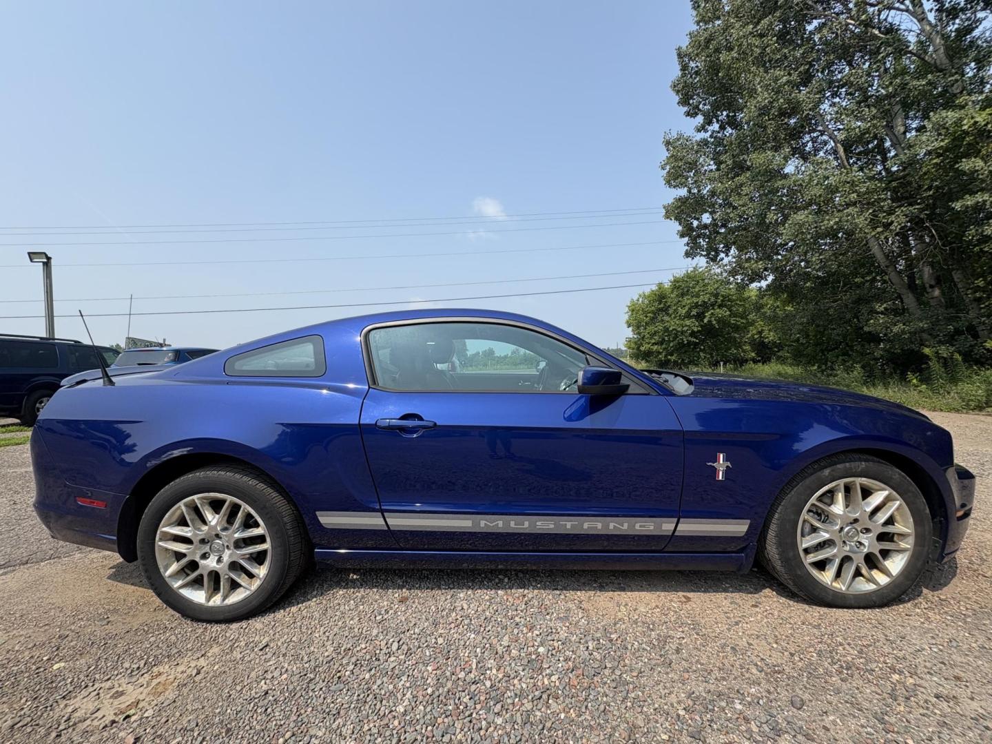 2013 Ford Mustang V6 Coupe (1ZVBP8AM0D5) with an 3.7L V6 DOHC 24V engine, located at 17255 hwy 65 NE, Ham Lake, MN, 55304, 0.000000, 0.000000 - Photo#5