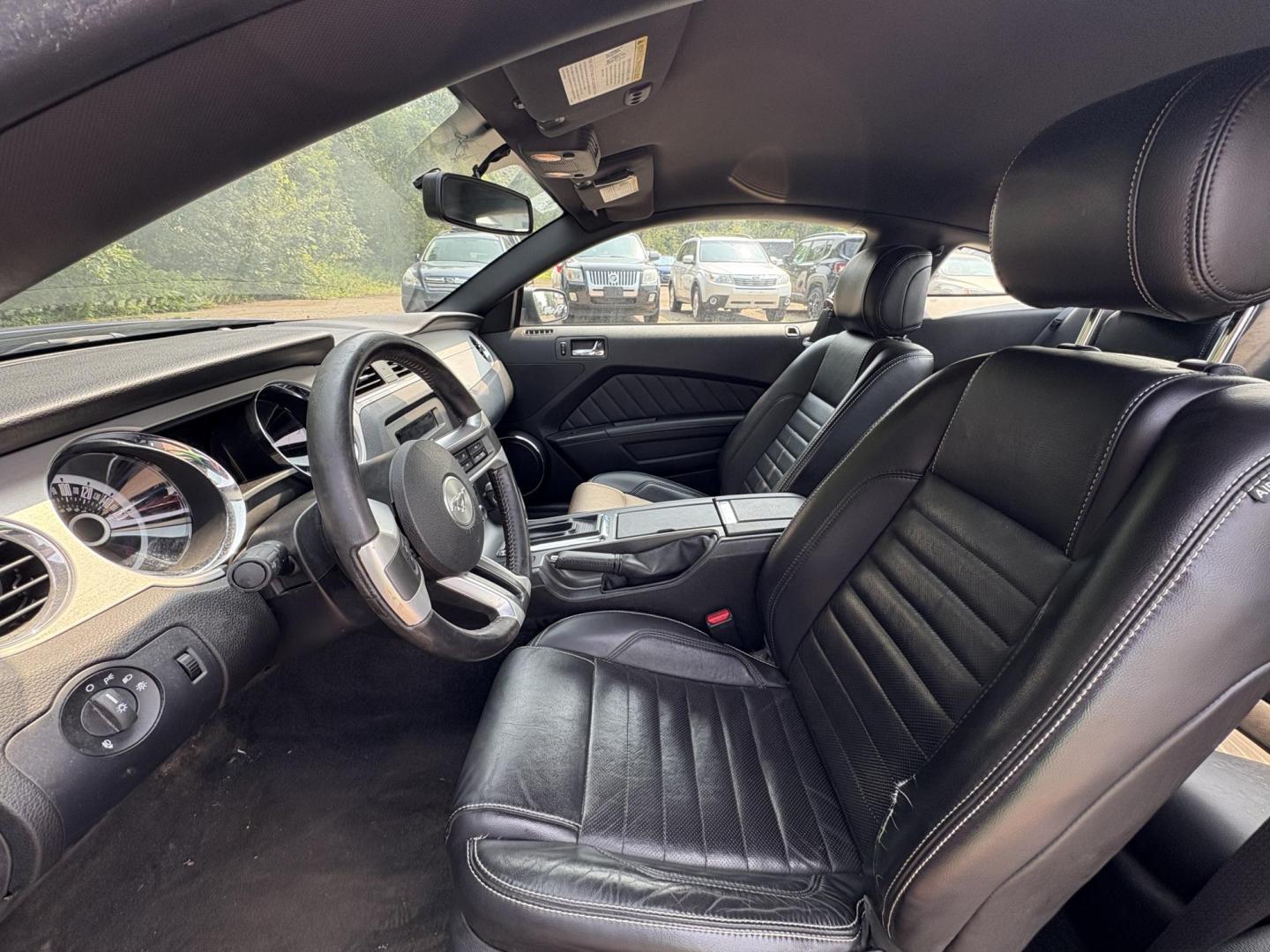 2013 Ford Mustang V6 Coupe (1ZVBP8AM0D5) with an 3.7L V6 DOHC 24V engine, located at 17255 hwy 65 NE, Ham Lake, MN, 55304, 0.000000, 0.000000 - Photo#9