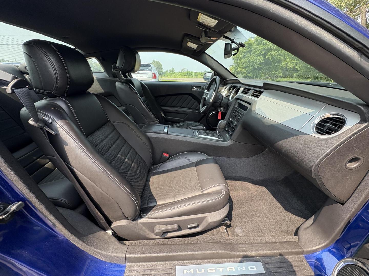 2013 Ford Mustang V6 Coupe (1ZVBP8AM0D5) with an 3.7L V6 DOHC 24V engine, located at 17255 hwy 65 NE, Ham Lake, MN, 55304, 0.000000, 0.000000 - Photo#13