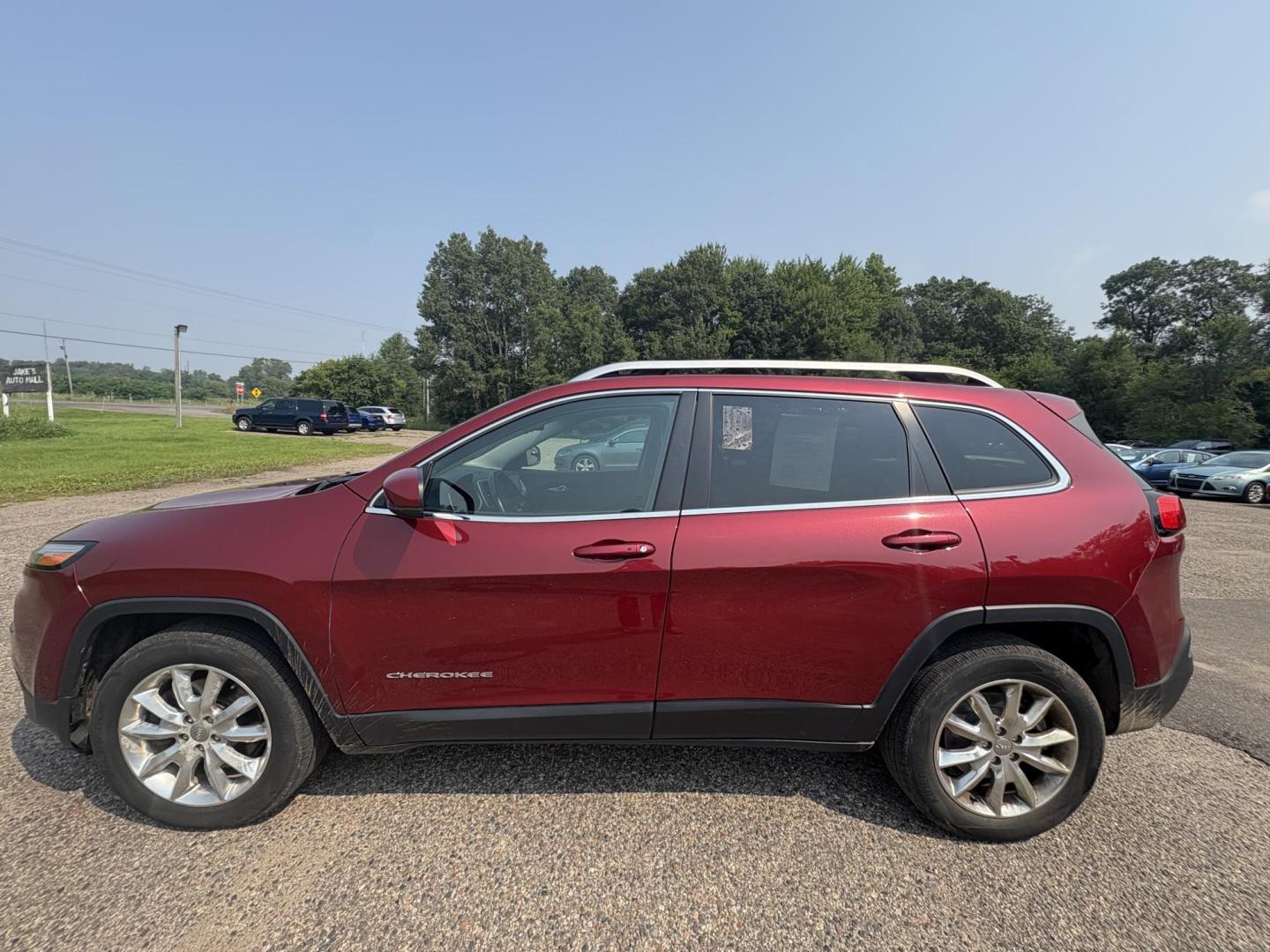 2015 Jeep Cherokee Limited 4WD (1C4PJMDS5FW) with an 3.2L V6 DOHC 24V engine, 9-Speed Automatic transmission, located at 17255 hwy 65 NE, Ham Lake, MN, 55304, 0.000000, 0.000000 - Photo#1