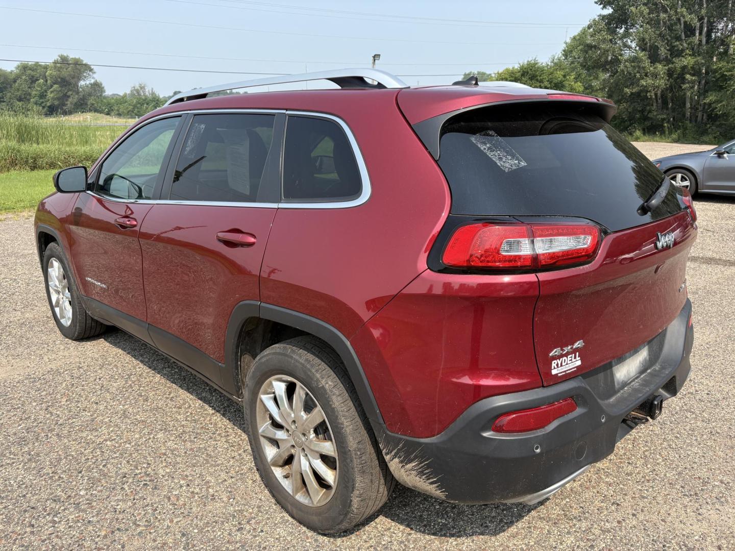 2015 Jeep Cherokee Limited 4WD (1C4PJMDS5FW) with an 3.2L V6 DOHC 24V engine, 9-Speed Automatic transmission, located at 17255 hwy 65 NE, Ham Lake, MN, 55304, 0.000000, 0.000000 - Photo#2