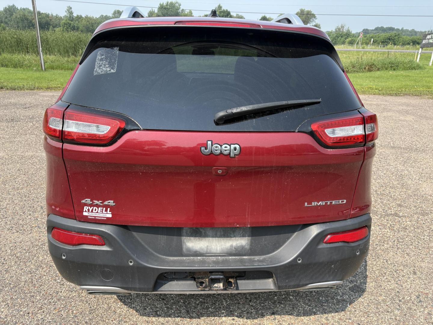 2015 Jeep Cherokee Limited 4WD (1C4PJMDS5FW) with an 3.2L V6 DOHC 24V engine, 9-Speed Automatic transmission, located at 17255 hwy 65 NE, Ham Lake, MN, 55304, 0.000000, 0.000000 - Photo#3