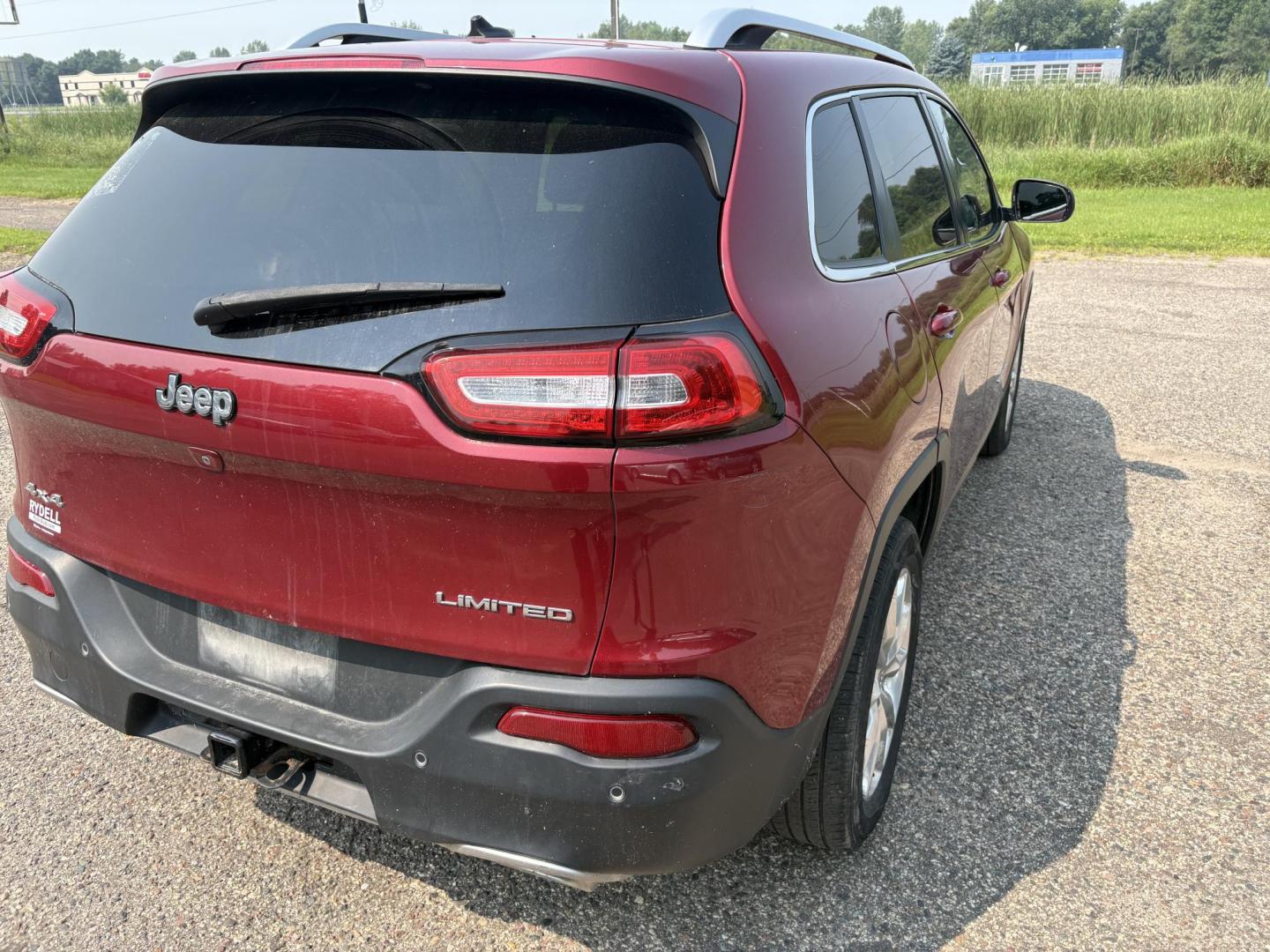 2015 Jeep Cherokee Limited 4WD (1C4PJMDS5FW) with an 3.2L V6 DOHC 24V engine, 9-Speed Automatic transmission, located at 17255 hwy 65 NE, Ham Lake, MN, 55304, 0.000000, 0.000000 - Photo#4