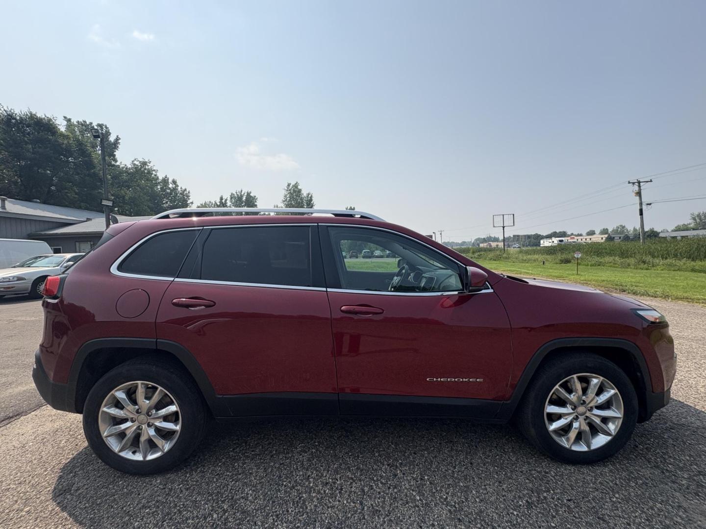 2015 Jeep Cherokee Limited 4WD (1C4PJMDS5FW) with an 3.2L V6 DOHC 24V engine, 9-Speed Automatic transmission, located at 17255 hwy 65 NE, Ham Lake, MN, 55304, 0.000000, 0.000000 - Photo#5