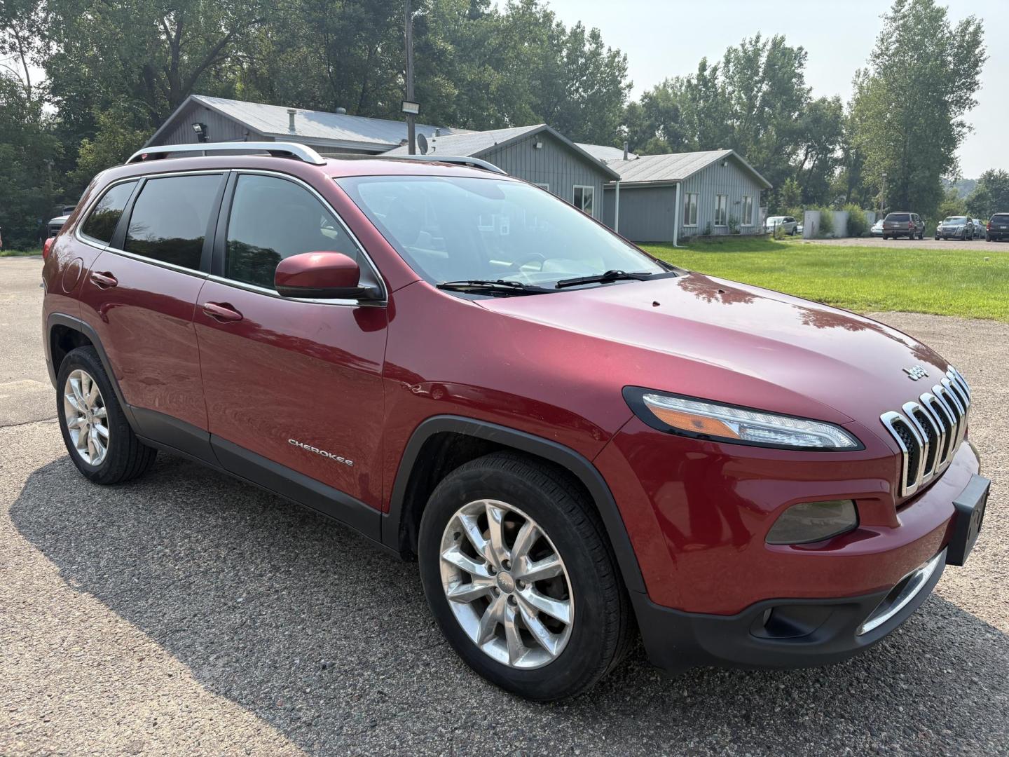 2015 Jeep Cherokee Limited 4WD (1C4PJMDS5FW) with an 3.2L V6 DOHC 24V engine, 9-Speed Automatic transmission, located at 17255 hwy 65 NE, Ham Lake, MN, 55304, 0.000000, 0.000000 - Photo#6