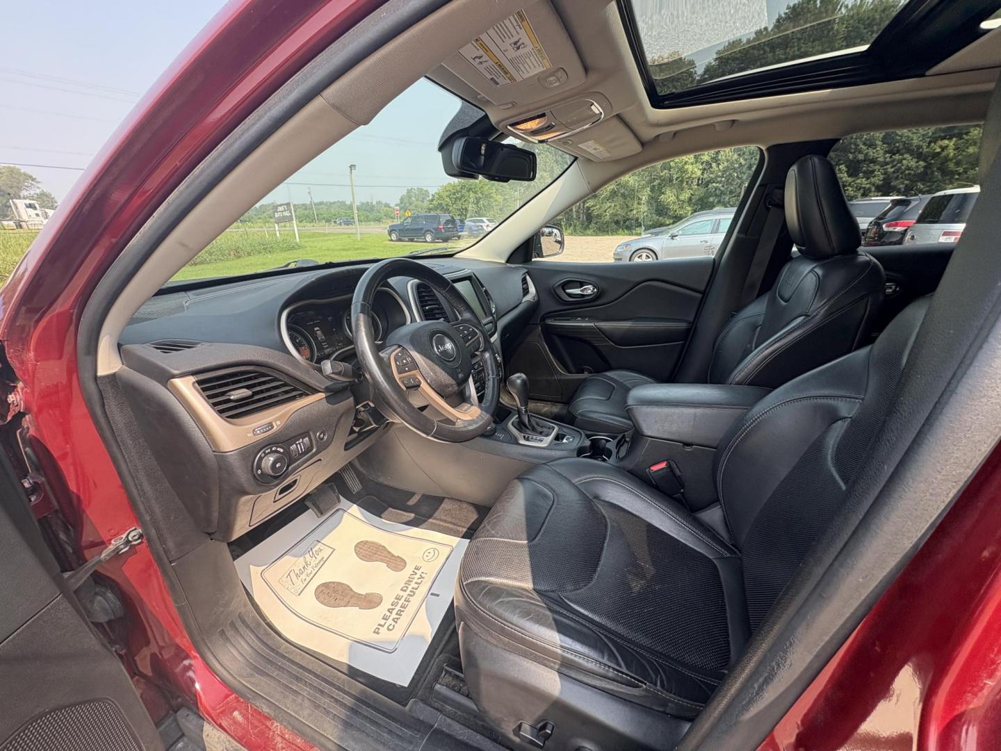 2015 Jeep Cherokee Limited 4WD (1C4PJMDS5FW) with an 3.2L V6 DOHC 24V engine, 9-Speed Automatic transmission, located at 17255 hwy 65 NE, Ham Lake, MN, 55304, 0.000000, 0.000000 - Photo#9