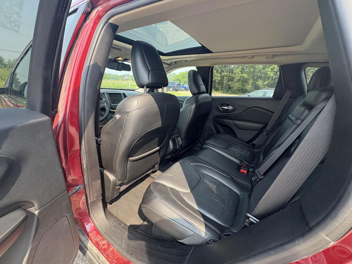 2015 Jeep Cherokee Limited 4WD (1C4PJMDS5FW) with an 3.2L V6 DOHC 24V engine, 9-Speed Automatic transmission, located at 17255 hwy 65 NE, Ham Lake, MN, 55304, 0.000000, 0.000000 - Photo#11