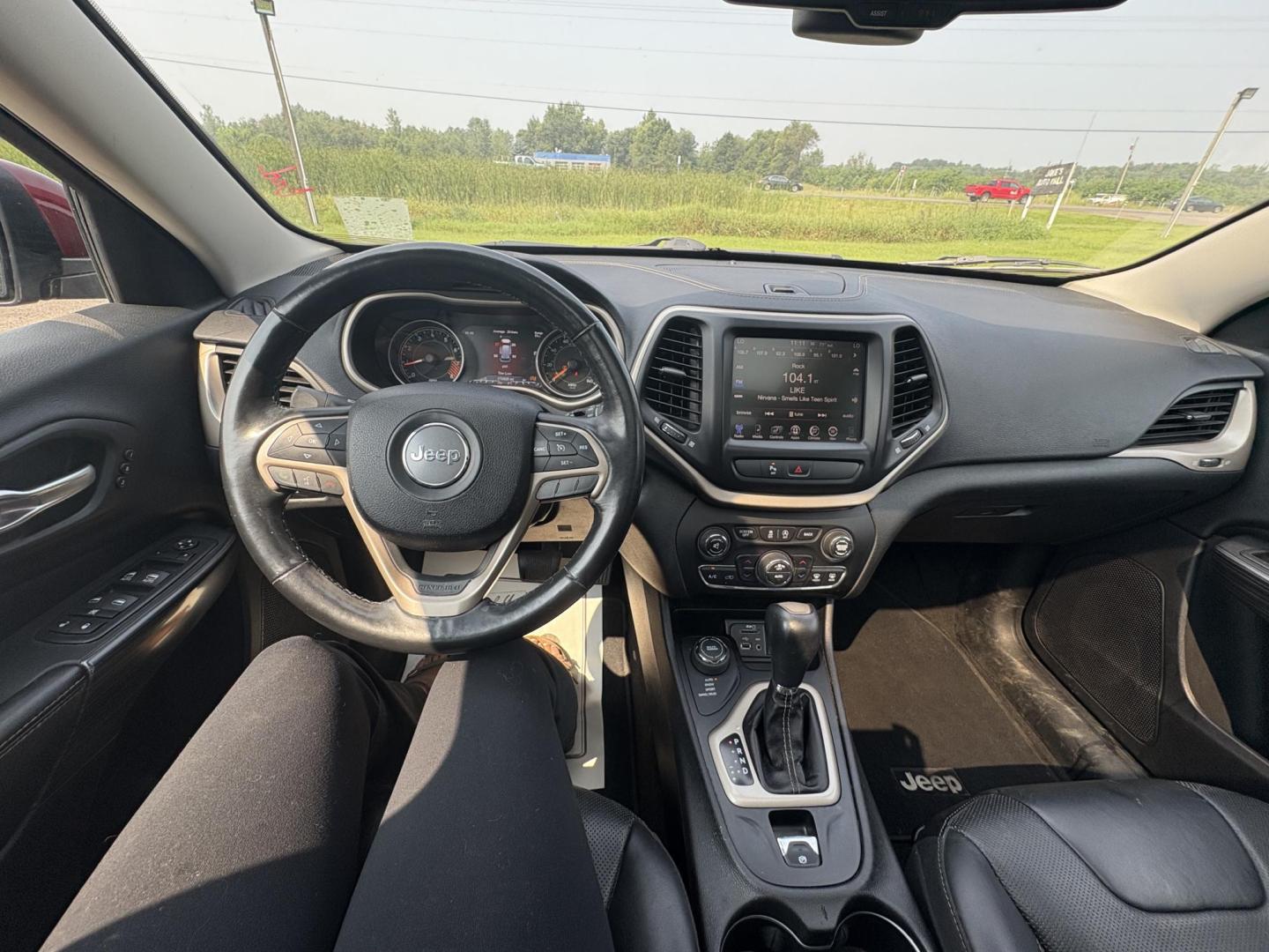 2015 Jeep Cherokee Limited 4WD (1C4PJMDS5FW) with an 3.2L V6 DOHC 24V engine, 9-Speed Automatic transmission, located at 17255 hwy 65 NE, Ham Lake, MN, 55304, 0.000000, 0.000000 - Photo#17