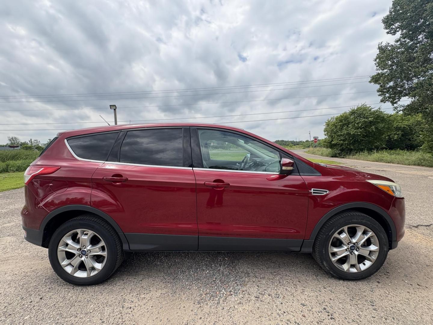2013 Ford Escape SEL 4WD (1FMCU9H91DU) with an 2.0L L4 DOHC 16V engine, 6-Speed Automatic transmission, located at 17255 hwy 65 NE, Ham Lake, MN, 55304, 0.000000, 0.000000 - Photo#5