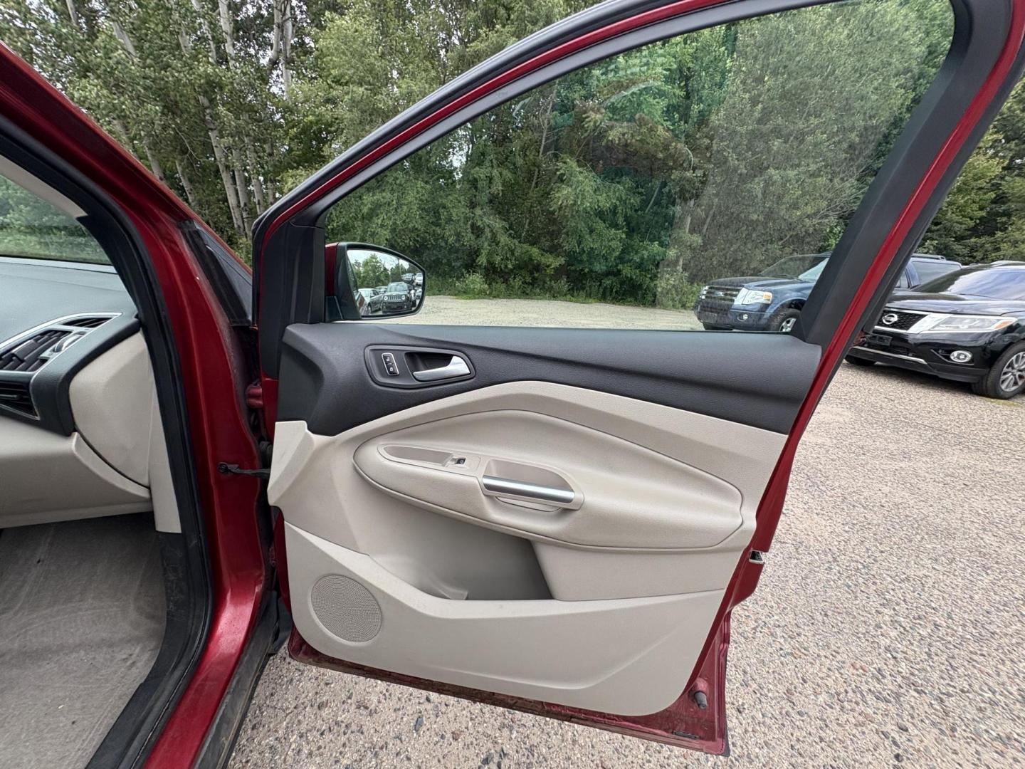 2013 Ford Escape SEL 4WD (1FMCU9H91DU) with an 2.0L L4 DOHC 16V engine, 6-Speed Automatic transmission, located at 17255 hwy 65 NE, Ham Lake, MN, 55304, 0.000000, 0.000000 - Photo#14
