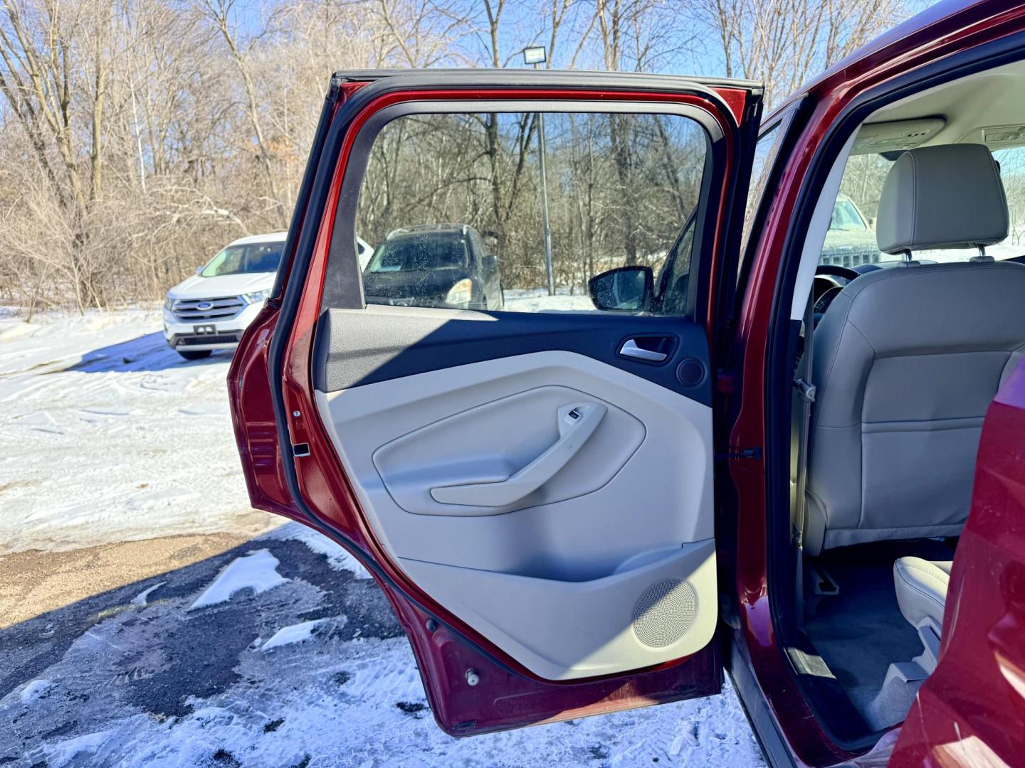 2013 Ford Escape SEL 4WD (1FMCU9H91DU) with an 2.0L L4 DOHC 16V engine, 6-Speed Automatic transmission, located at 17255 hwy 65 NE, Ham Lake, MN, 55304, 0.000000, 0.000000 - Photo#10