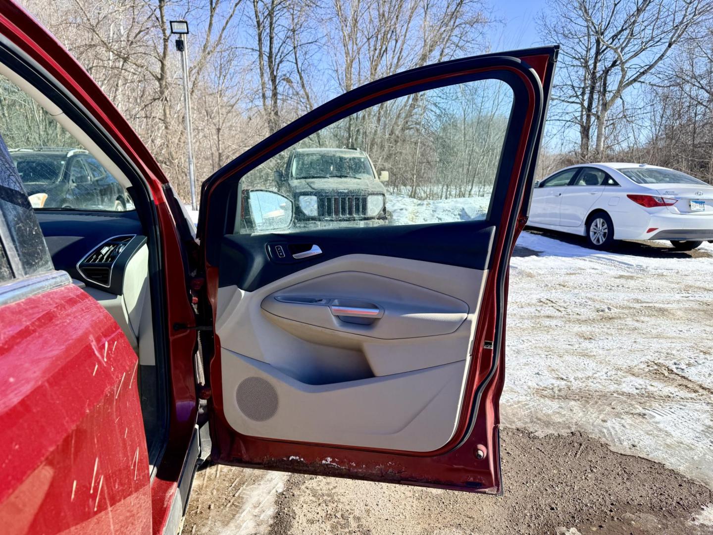 2013 Ford Escape SEL 4WD (1FMCU9H91DU) with an 2.0L L4 DOHC 16V engine, 6-Speed Automatic transmission, located at 17255 hwy 65 NE, Ham Lake, MN, 55304, 0.000000, 0.000000 - Photo#14