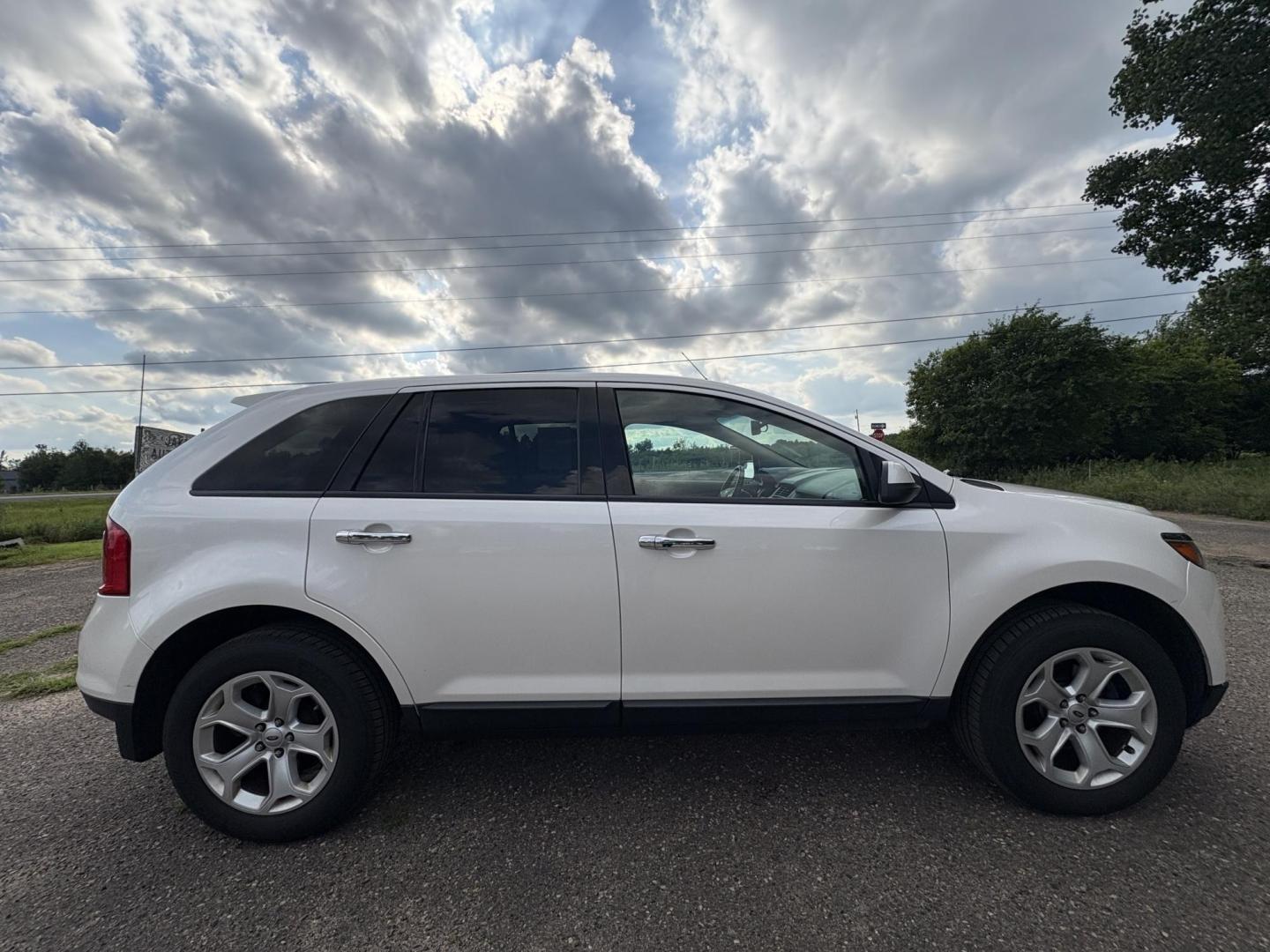 2011 Ford Edge SEL FWD (2FMDK3JC2BB) with an 3.5L V6 DOHC 24V engine, 6-Speed Automatic transmission, located at 17255 hwy 65 NE, Ham Lake, MN, 55304, 0.000000, 0.000000 - Photo#5