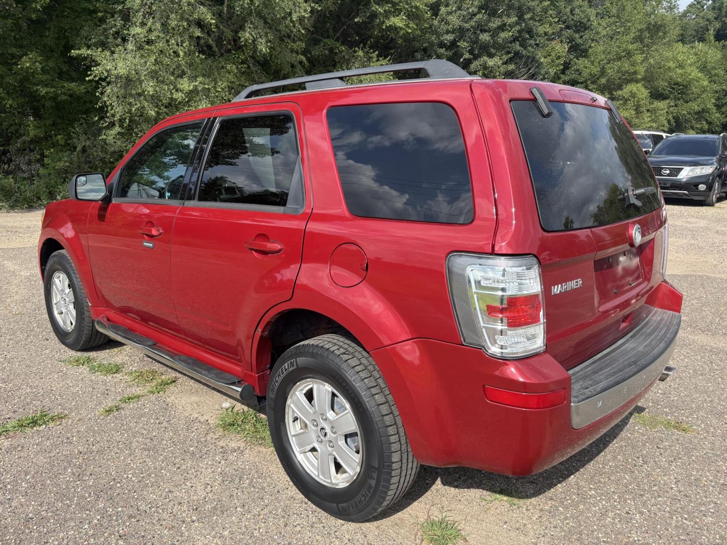 2010 Mercury Mariner I4 2WD (4M2CN8B72AK) with an 2.5L L4 DOHC 16V engine, 6-Speed Automatic transmission, located at 17255 hwy 65 NE, Ham Lake, MN, 55304, 0.000000, 0.000000 - Photo#2