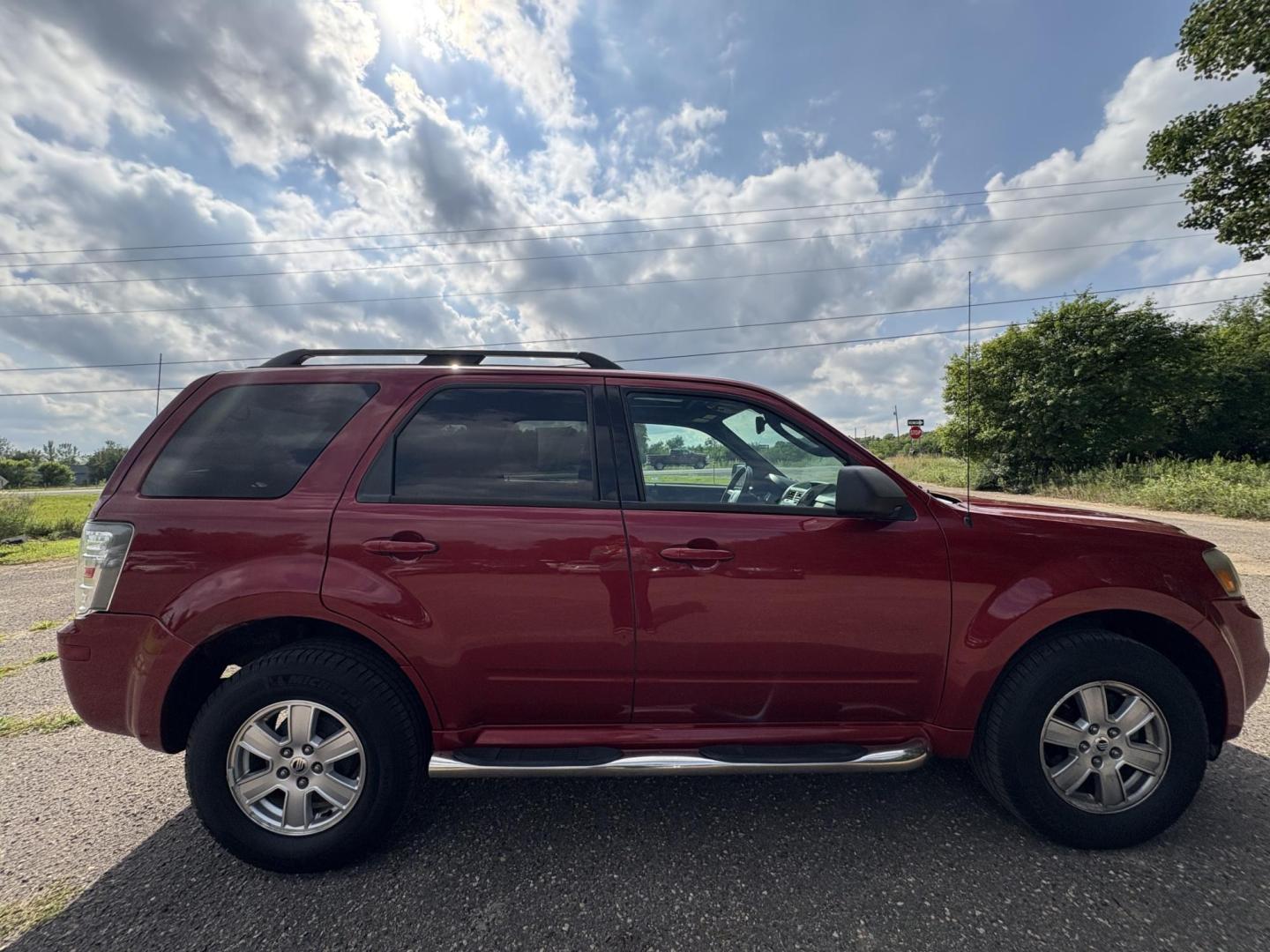 2010 Mercury Mariner I4 2WD (4M2CN8B72AK) with an 2.5L L4 DOHC 16V engine, 6-Speed Automatic transmission, located at 17255 hwy 65 NE, Ham Lake, MN, 55304, 0.000000, 0.000000 - Photo#5