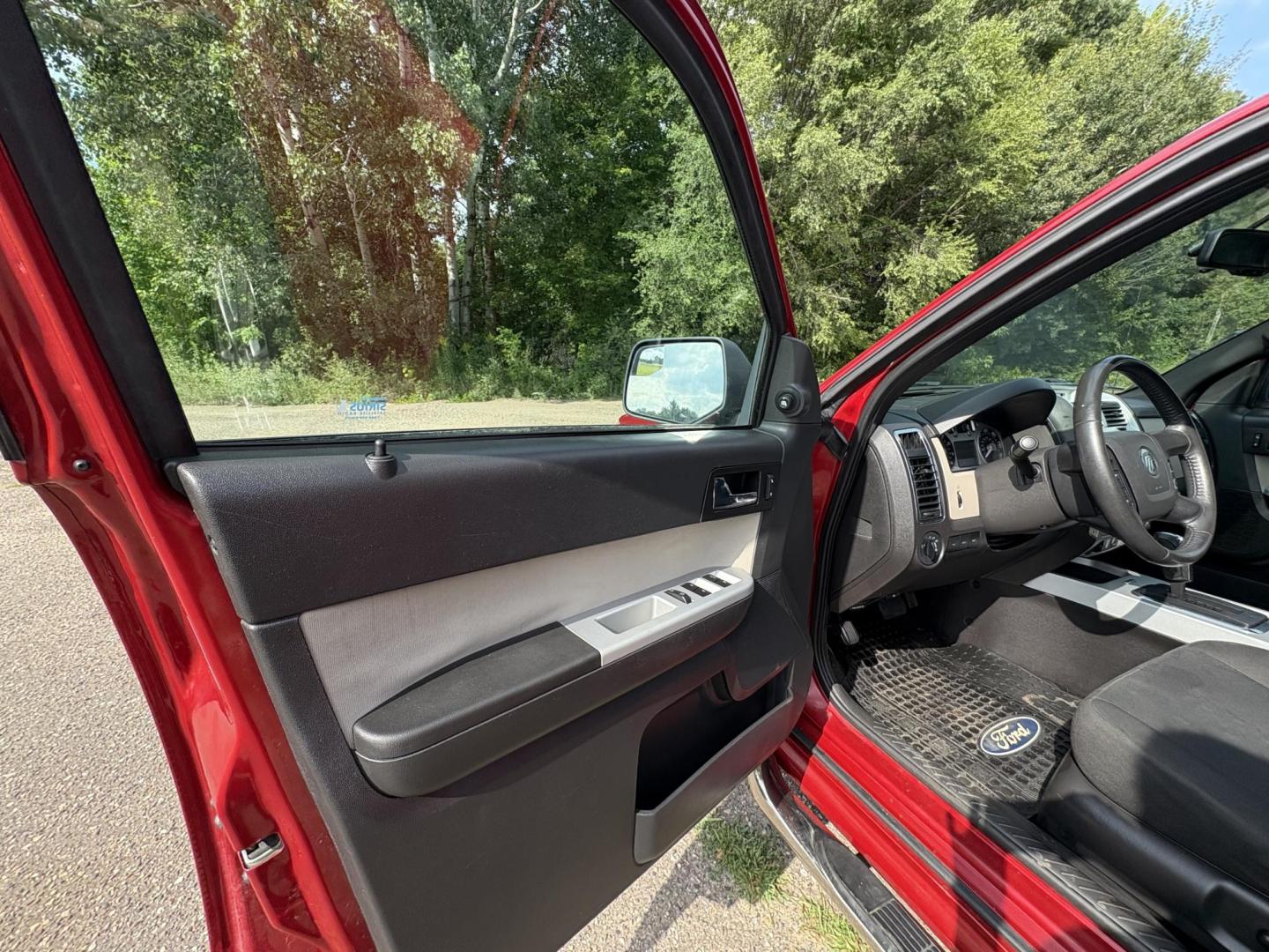 2010 Mercury Mariner I4 2WD (4M2CN8B72AK) with an 2.5L L4 DOHC 16V engine, 6-Speed Automatic transmission, located at 17255 hwy 65 NE, Ham Lake, MN, 55304, 0.000000, 0.000000 - Photo#8