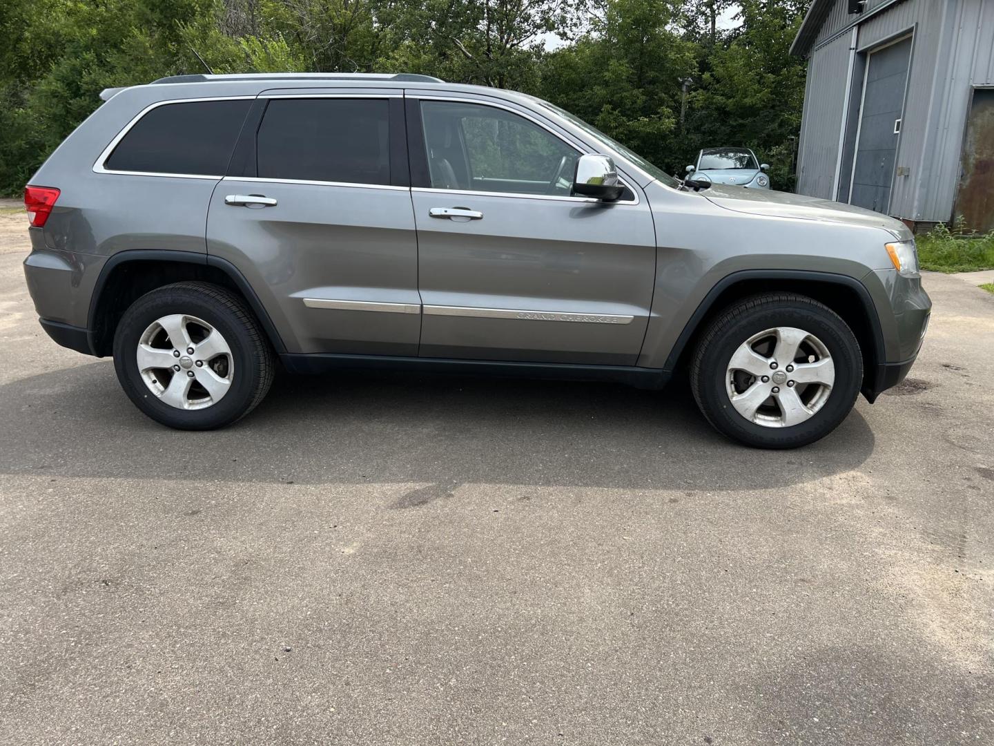 2012 Jeep Grand Cherokee Laredo 4WD (1C4RJFAT8CC) with an 5.7L V8 OHV 16V engine, 5-Speed Automatic transmission, located at 17255 hwy 65 NE, Ham Lake, MN, 55304, 0.000000, 0.000000 - Photo#3