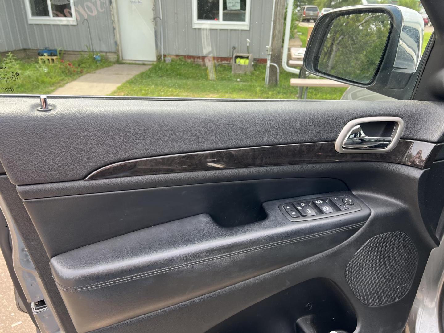2012 Jeep Grand Cherokee Laredo 4WD (1C4RJFAT8CC) with an 5.7L V8 OHV 16V engine, 5-Speed Automatic transmission, located at 17255 hwy 65 NE, Ham Lake, MN, 55304, 0.000000, 0.000000 - Photo#8