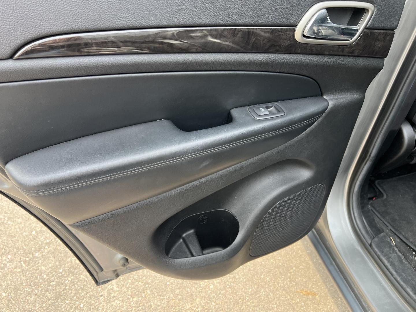 2012 Jeep Grand Cherokee Laredo 4WD (1C4RJFAT8CC) with an 5.7L V8 OHV 16V engine, 5-Speed Automatic transmission, located at 17255 hwy 65 NE, Ham Lake, MN, 55304, 0.000000, 0.000000 - Photo#10