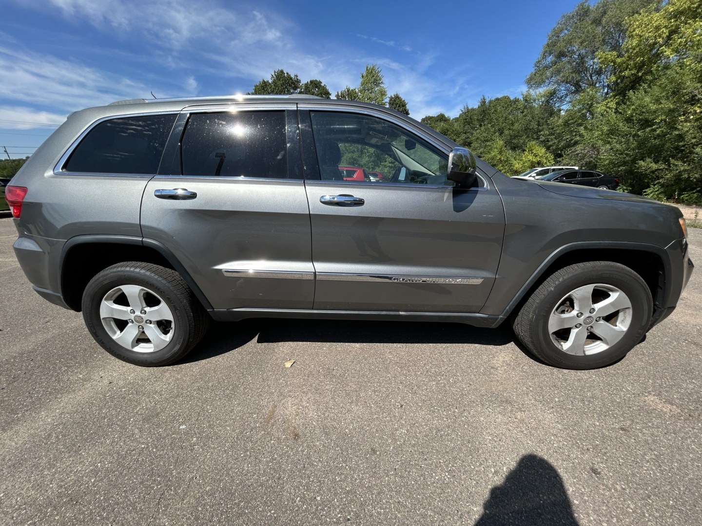 2012 Jeep Grand Cherokee Laredo 4WD (1C4RJFAT8CC) with an 5.7L V8 OHV 16V engine, 5-Speed Automatic transmission, located at 17255 hwy 65 NE, Ham Lake, MN, 55304, 0.000000, 0.000000- Photo#3
