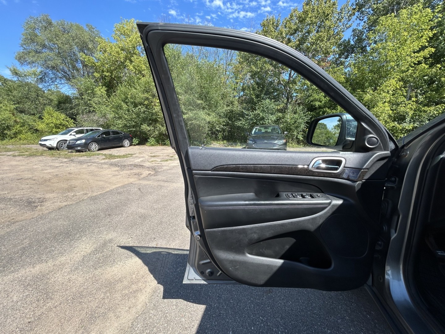 2012 Jeep Grand Cherokee Laredo 4WD (1C4RJFAT8CC) with an 5.7L V8 OHV 16V engine, 5-Speed Automatic transmission, located at 17255 hwy 65 NE, Ham Lake, MN, 55304, 0.000000, 0.000000- Photo#8