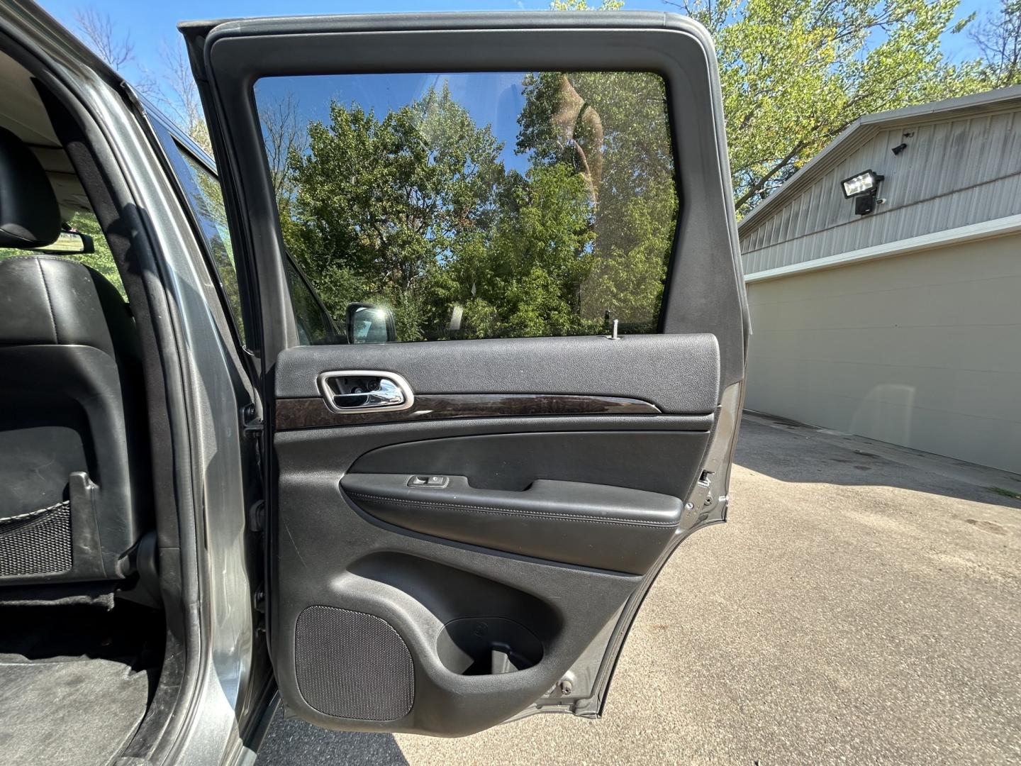 2012 Jeep Grand Cherokee Laredo 4WD (1C4RJFAT8CC) with an 5.7L V8 OHV 16V engine, 5-Speed Automatic transmission, located at 17255 hwy 65 NE, Ham Lake, MN, 55304, 0.000000, 0.000000- Photo#12