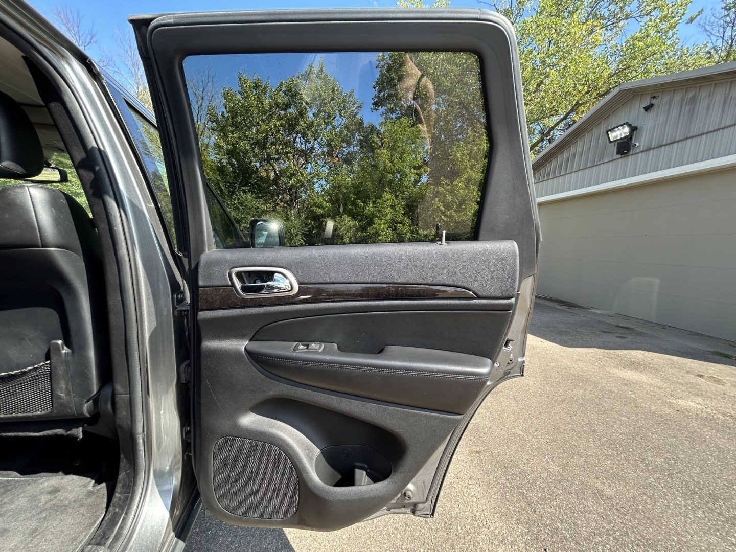 2012 Jeep Grand Cherokee Laredo 4WD (1C4RJFAT8CC) with an 5.7L V8 OHV 16V engine, 5-Speed Automatic transmission, located at 17255 hwy 65 NE, Ham Lake, MN, 55304, 0.000000, 0.000000- Photo#12