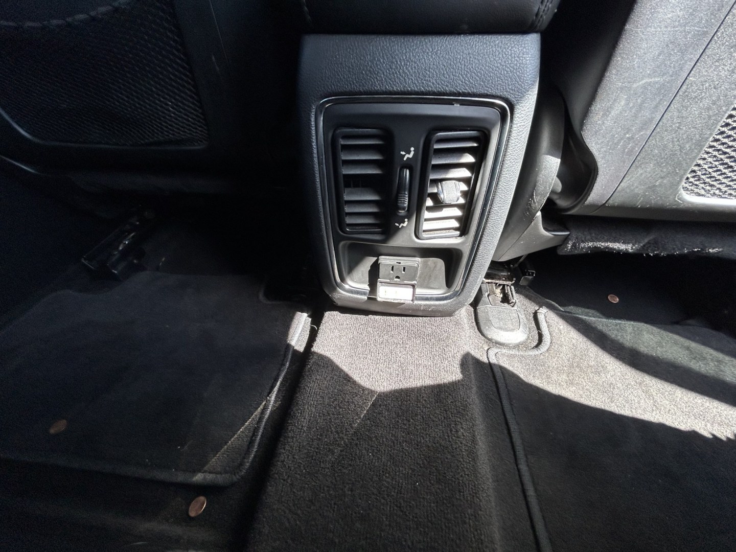 2012 Jeep Grand Cherokee Laredo 4WD (1C4RJFAT8CC) with an 5.7L V8 OHV 16V engine, 5-Speed Automatic transmission, located at 17255 hwy 65 NE, Ham Lake, MN, 55304, 0.000000, 0.000000- Photo#19