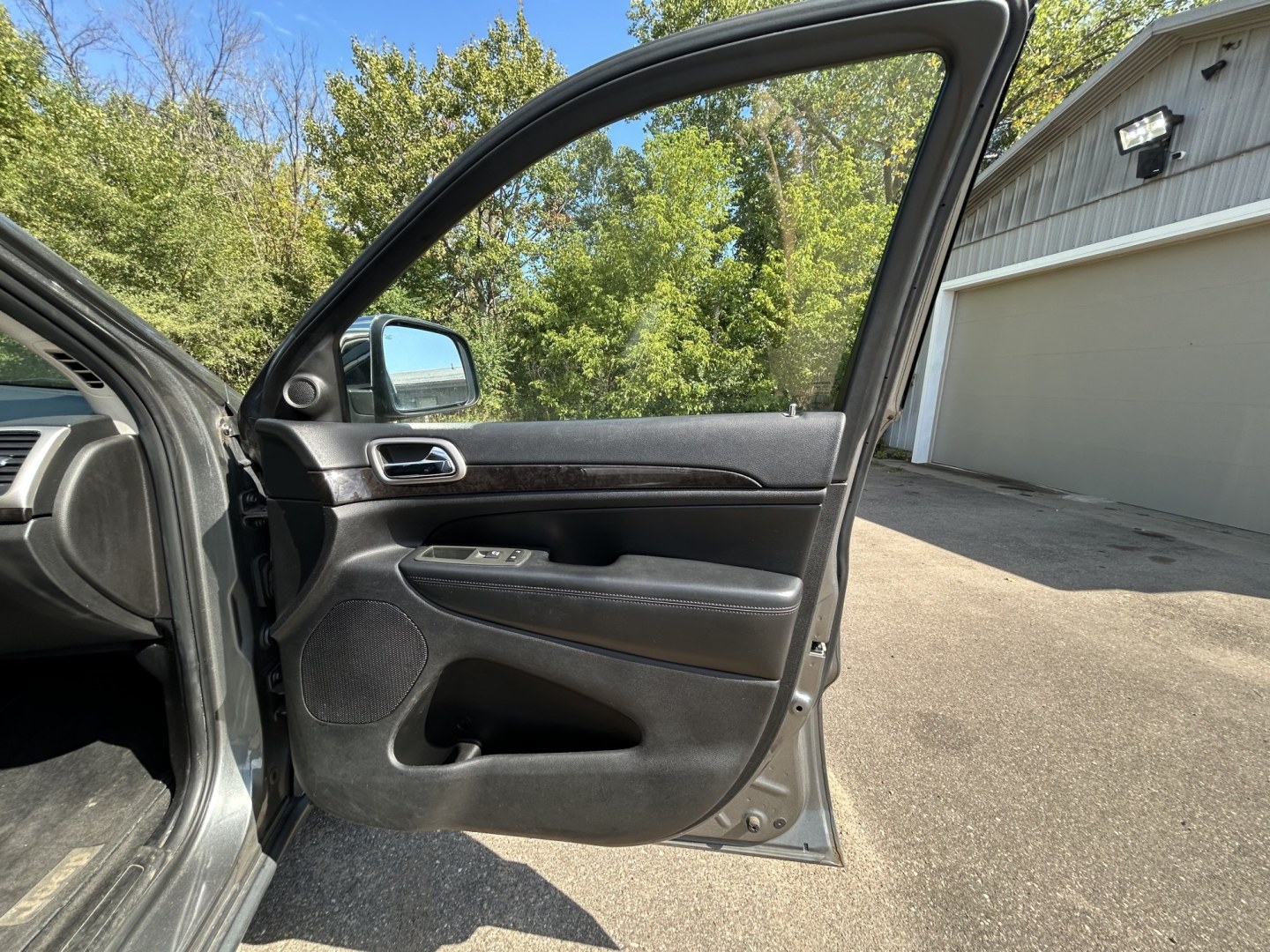 2012 Jeep Grand Cherokee Laredo 4WD (1C4RJFAT8CC) with an 5.7L V8 OHV 16V engine, 5-Speed Automatic transmission, located at 17255 hwy 65 NE, Ham Lake, MN, 55304, 0.000000, 0.000000- Photo#14