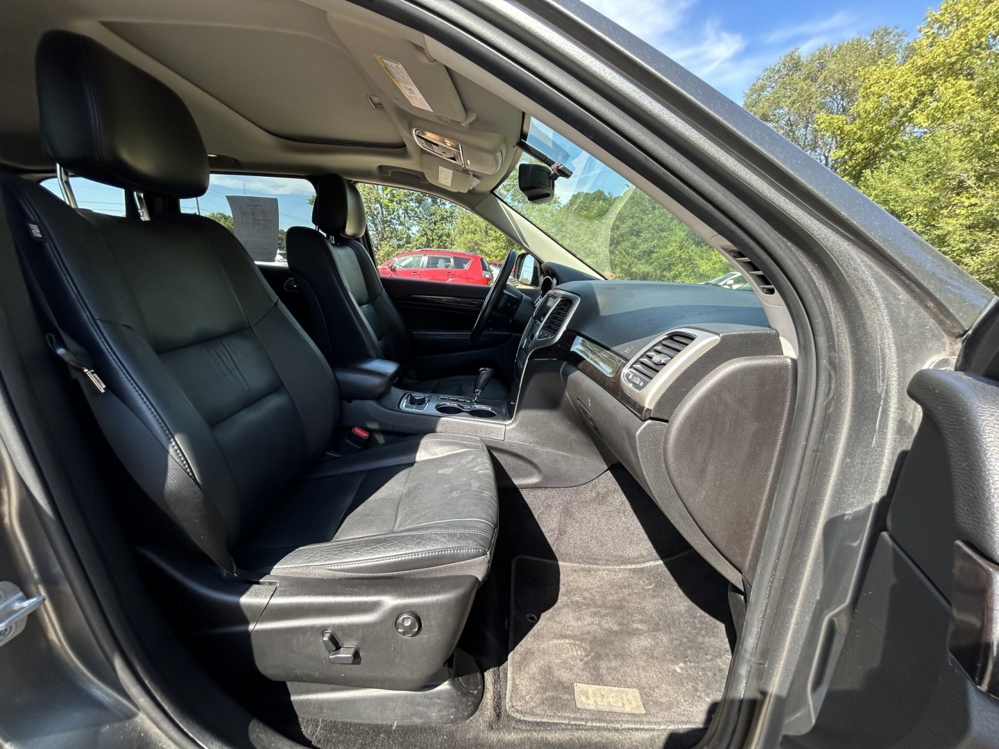 2012 Jeep Grand Cherokee Laredo 4WD (1C4RJFAT8CC) with an 5.7L V8 OHV 16V engine, 5-Speed Automatic transmission, located at 17255 hwy 65 NE, Ham Lake, MN, 55304, 0.000000, 0.000000- Photo#15