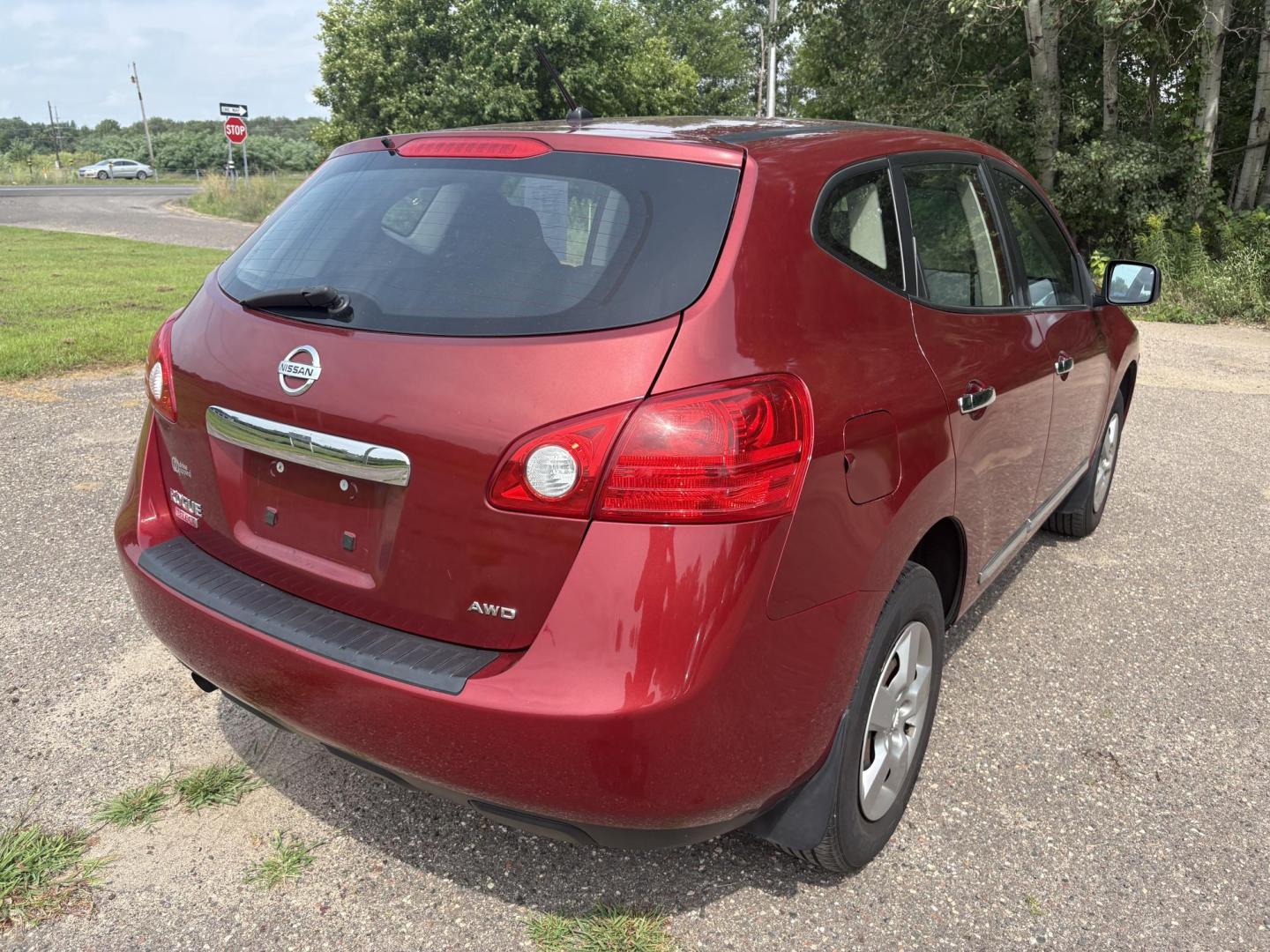 2014 Nissan Rogue S AWD (JN8AS5MV7EW) with an 2.5L L4 DOHC 16V engine, Continuously Variable Transmission transmission, located at 17255 hwy 65 NE, Ham Lake, MN, 55304, 0.000000, 0.000000 - Photo#4