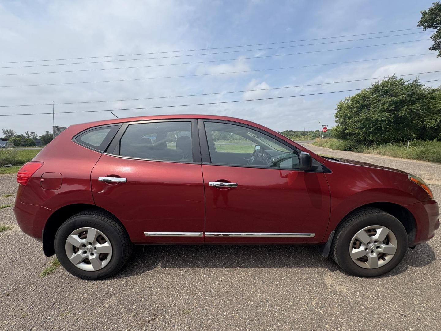 2014 Nissan Rogue S AWD (JN8AS5MV7EW) with an 2.5L L4 DOHC 16V engine, Continuously Variable Transmission transmission, located at 17255 hwy 65 NE, Ham Lake, MN, 55304, 0.000000, 0.000000 - Photo#5