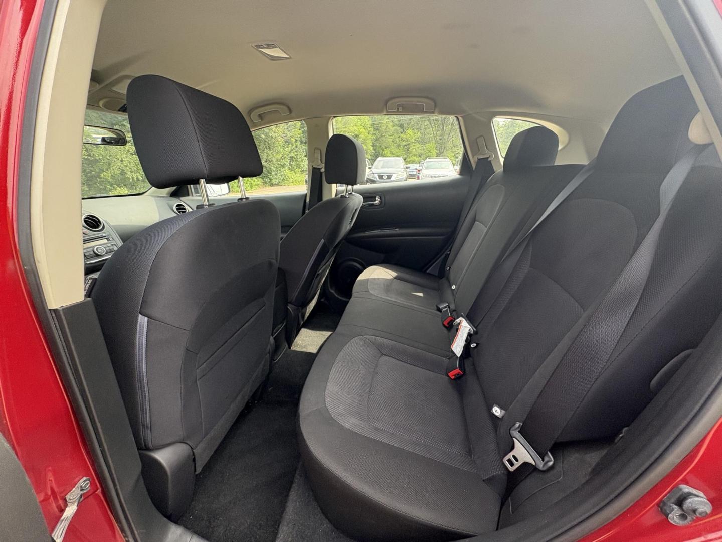 2014 Nissan Rogue S AWD (JN8AS5MV7EW) with an 2.5L L4 DOHC 16V engine, Continuously Variable Transmission transmission, located at 17255 hwy 65 NE, Ham Lake, MN, 55304, 0.000000, 0.000000 - Photo#11