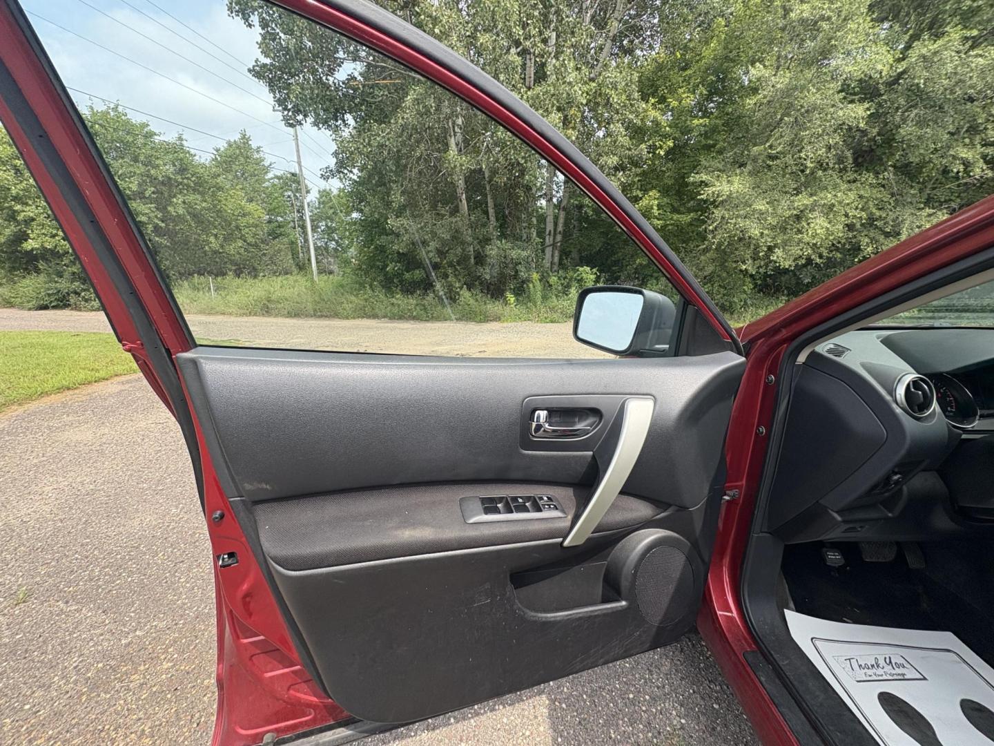 2014 Nissan Rogue S AWD (JN8AS5MV7EW) with an 2.5L L4 DOHC 16V engine, Continuously Variable Transmission transmission, located at 17255 hwy 65 NE, Ham Lake, MN, 55304, 0.000000, 0.000000 - Photo#8