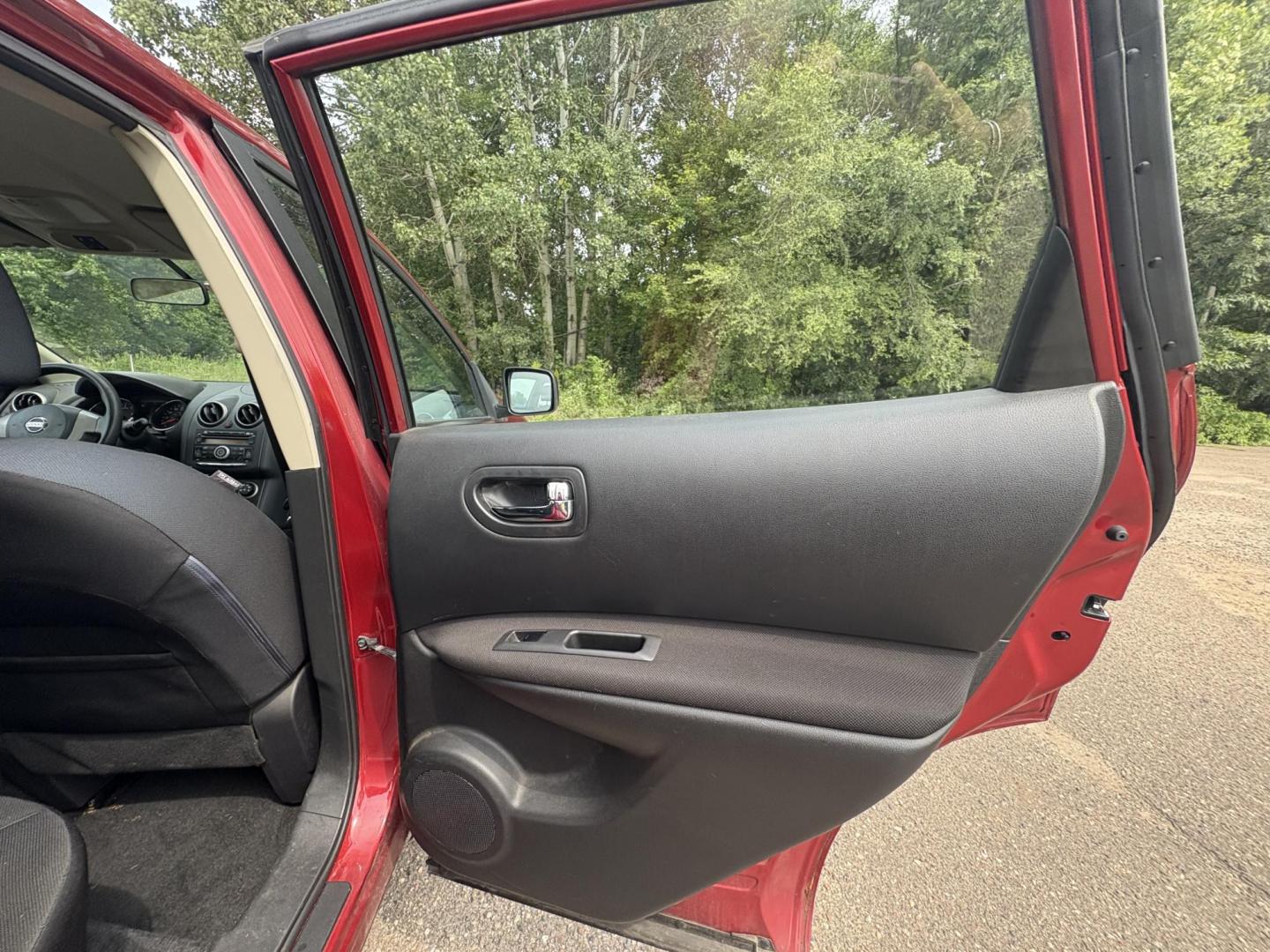 2014 Nissan Rogue S AWD (JN8AS5MV7EW) with an 2.5L L4 DOHC 16V engine, Continuously Variable Transmission transmission, located at 17255 hwy 65 NE, Ham Lake, MN, 55304, 0.000000, 0.000000 - Photo#12